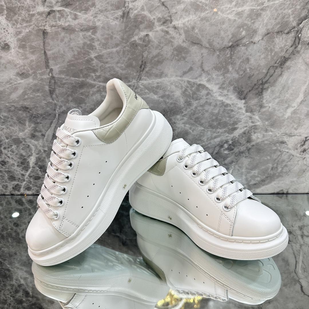 Alexander Mqueen Oversized Sneaker In White - DesignerGu