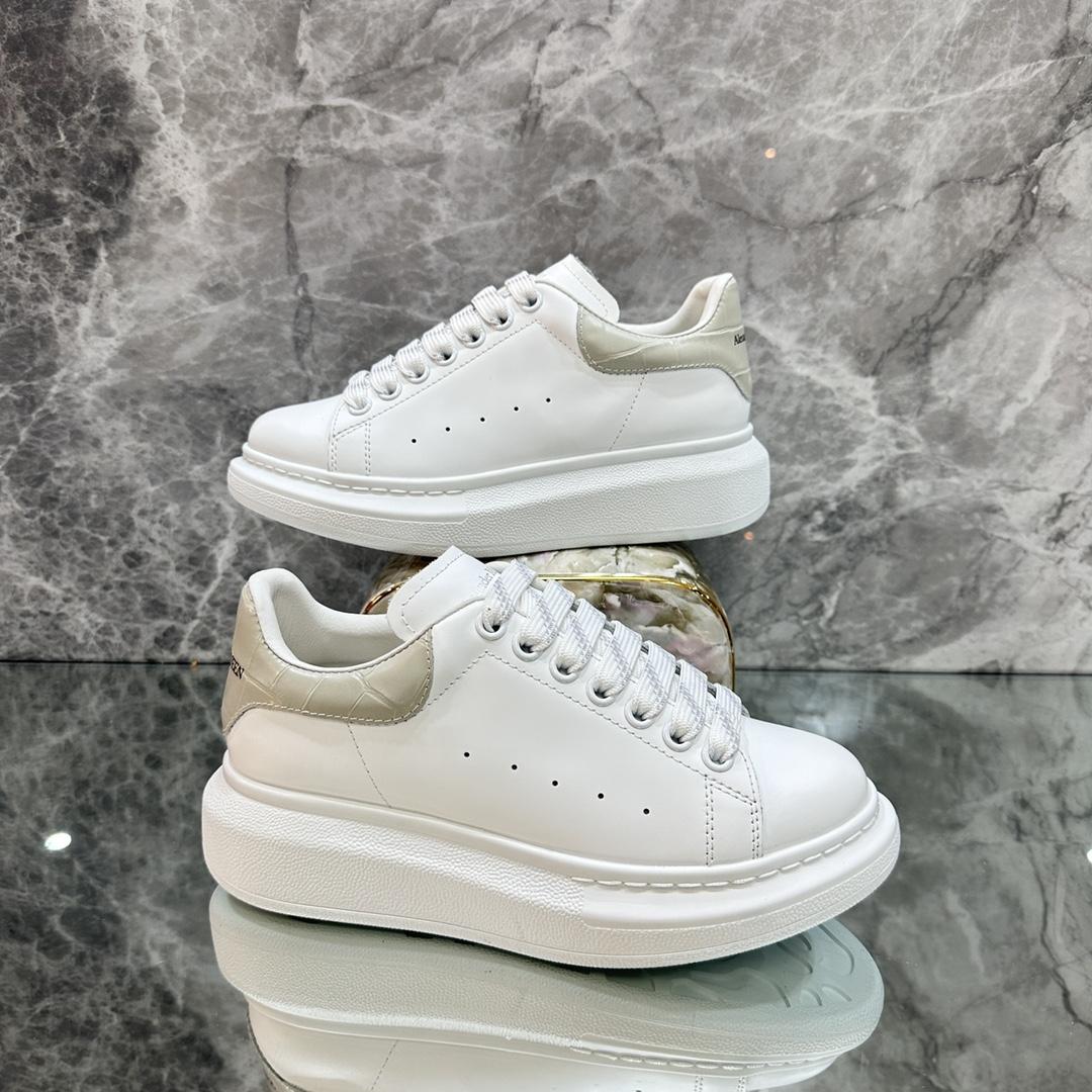 Alexander Mqueen Oversized Sneaker In White - DesignerGu