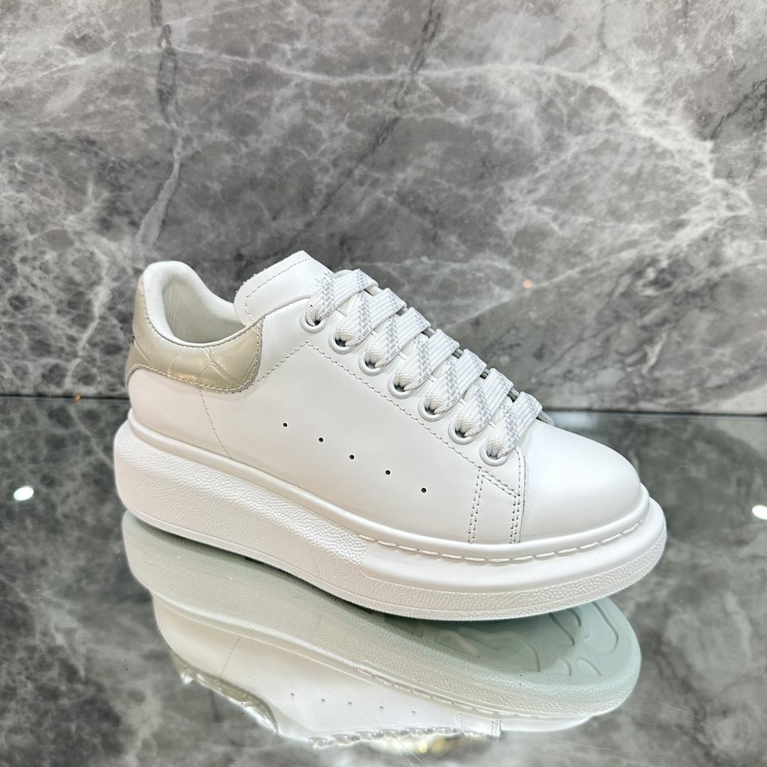 Alexander Mqueen Oversized Sneaker In White - DesignerGu