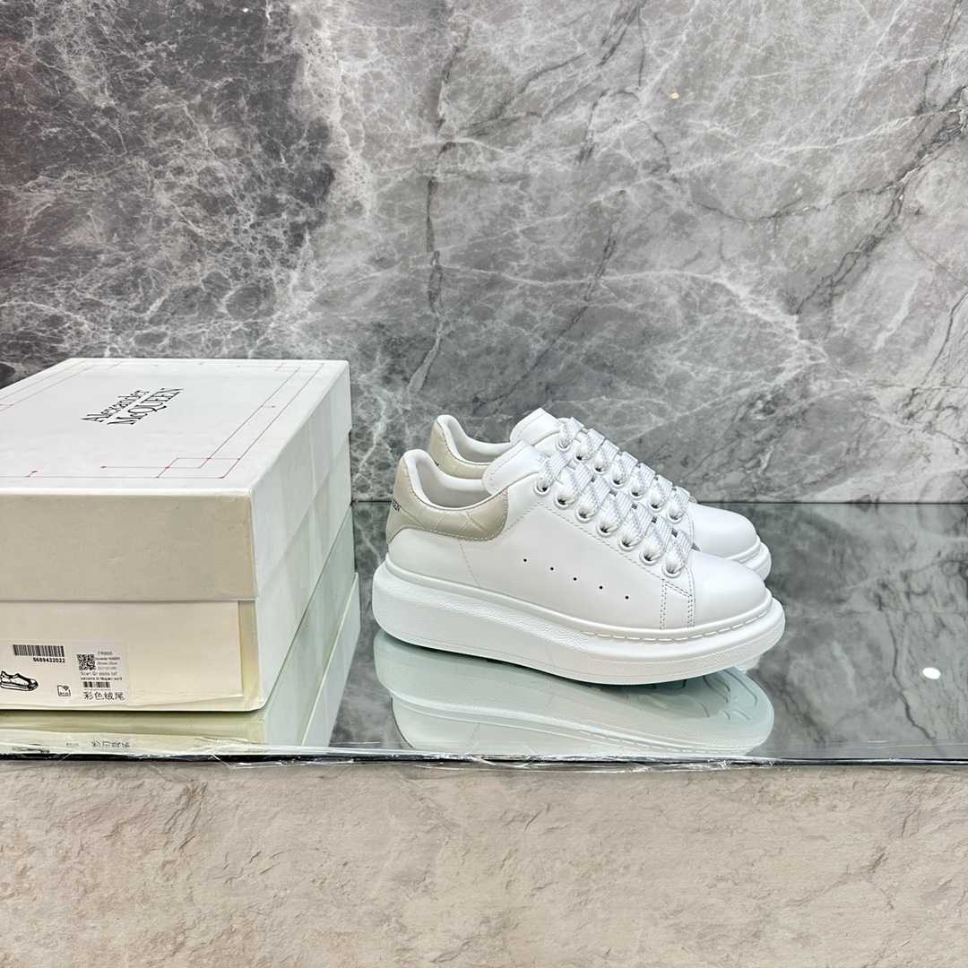 Alexander Mqueen Oversized Sneaker In White - DesignerGu