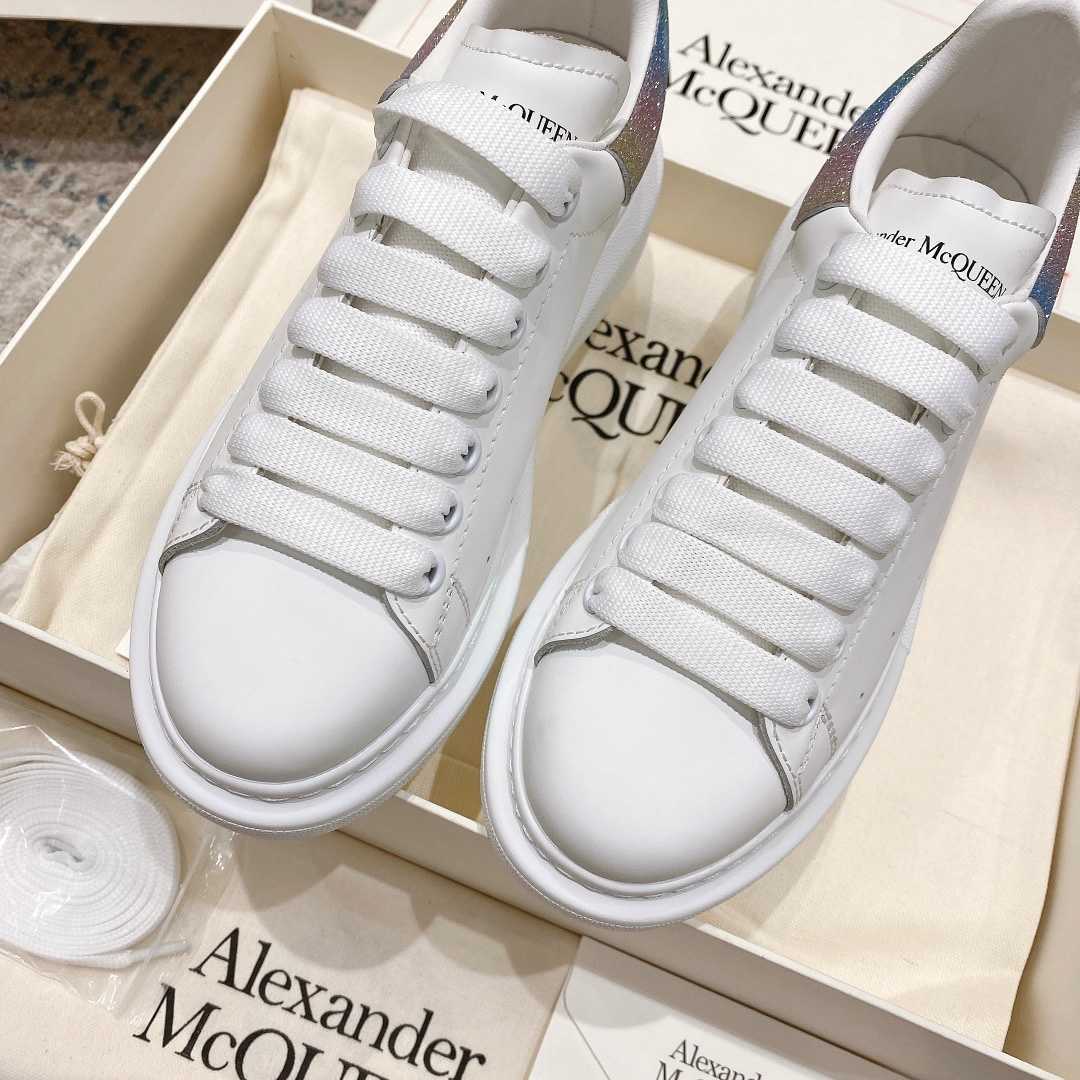 Alexander Mqueen Oversized Sneaker In White - DesignerGu