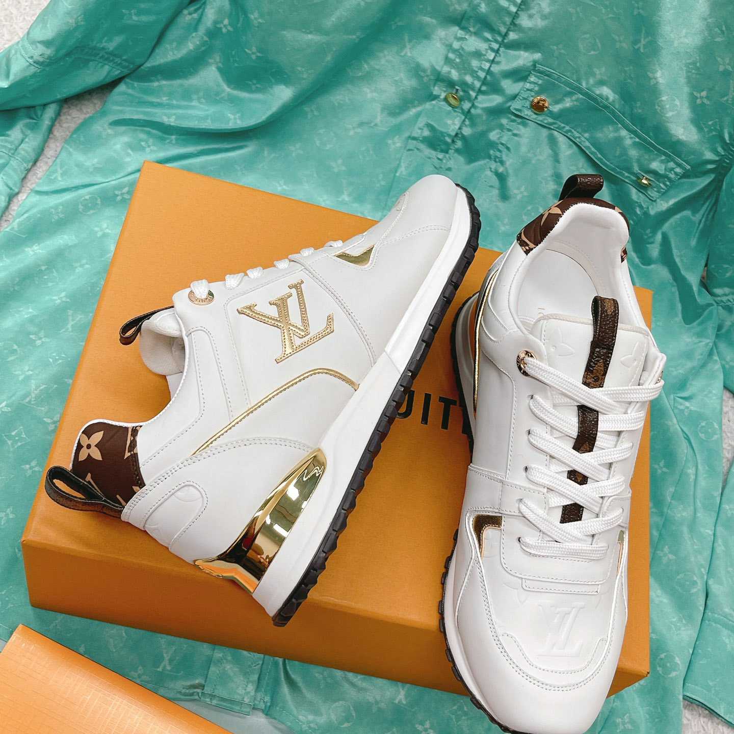 Louis Vuitton Run Away Sneaker      1AAP3T - DesignerGu