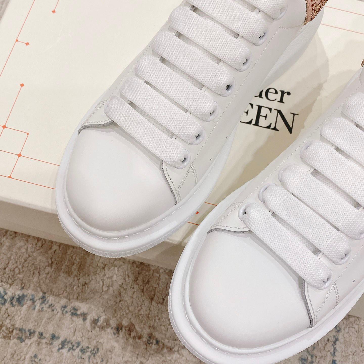 Alexander Mqueen Oversized Sneaker In White - DesignerGu