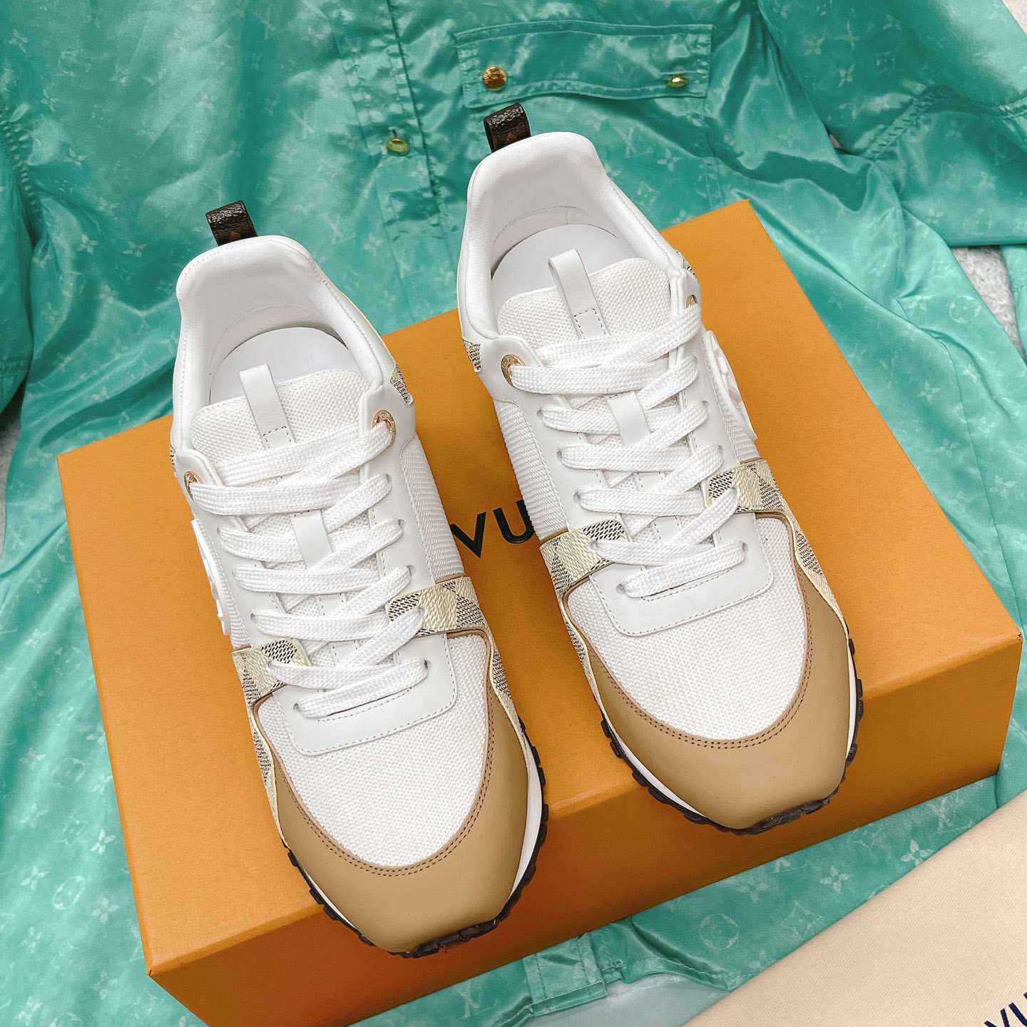 Louis Vuitton Run Away Sneaker      1AAWFD - DesignerGu