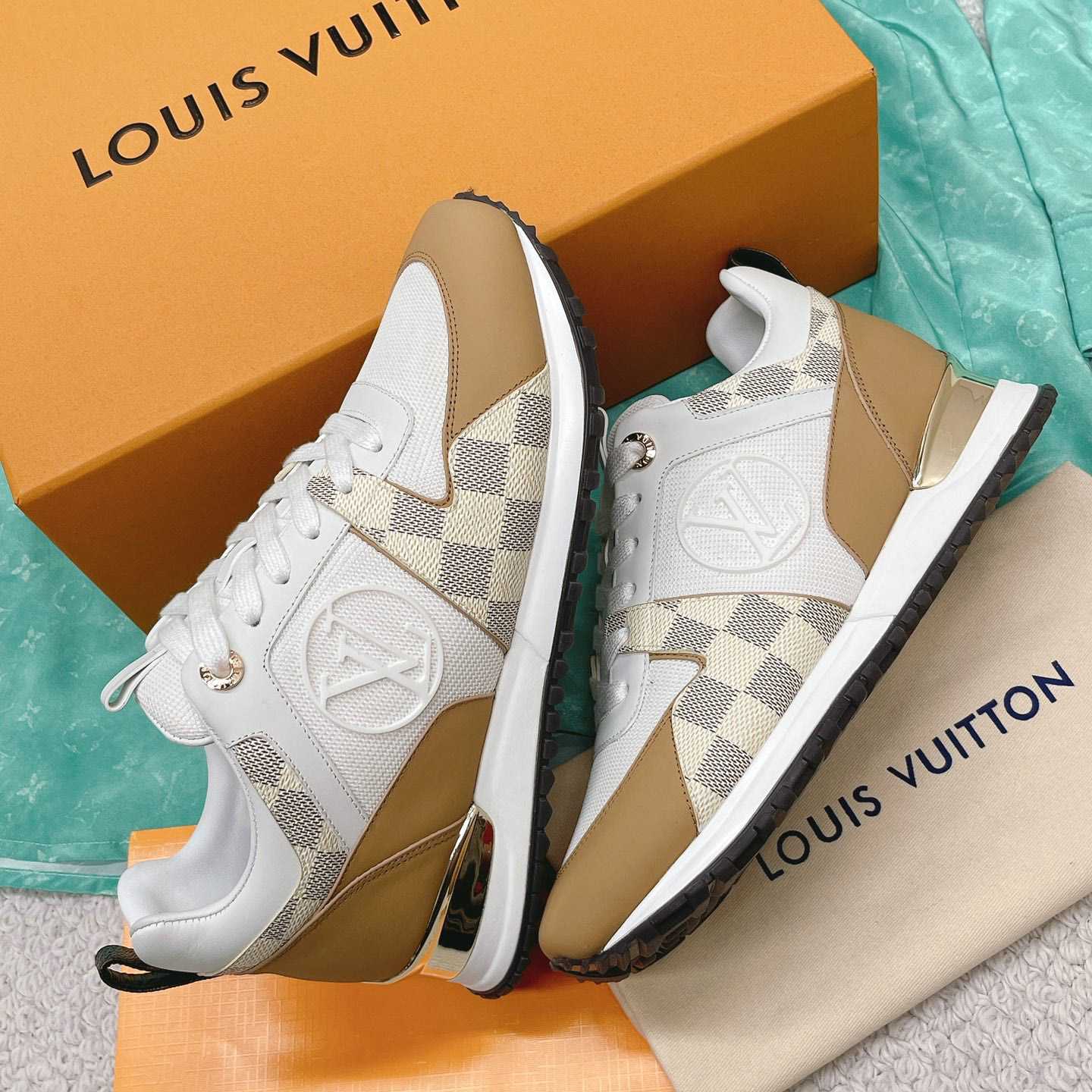 Louis Vuitton Run Away Sneaker      1AAWFD - DesignerGu