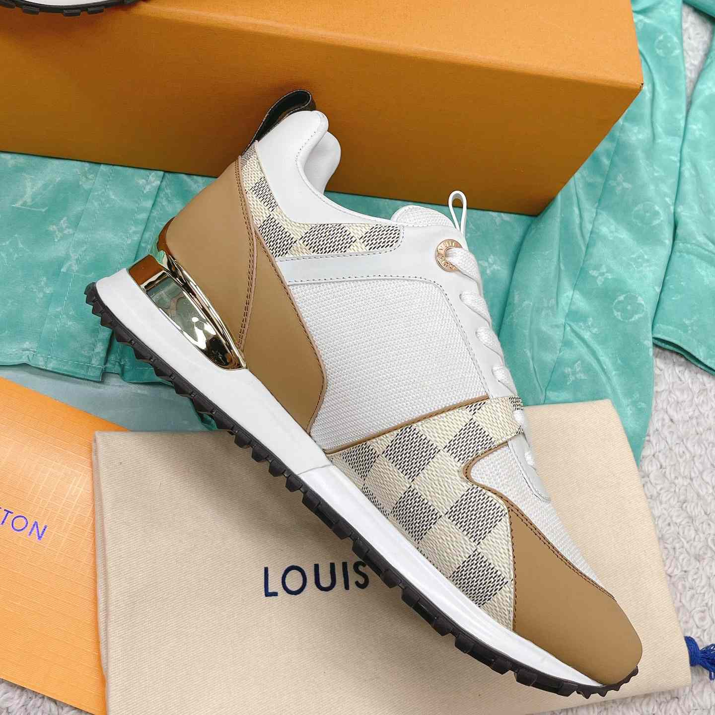 Louis Vuitton Run Away Sneaker      1AAWFD - DesignerGu