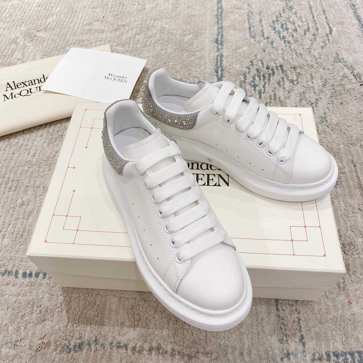 Alexander Mqueen Oversized Sneaker In White - DesignerGu