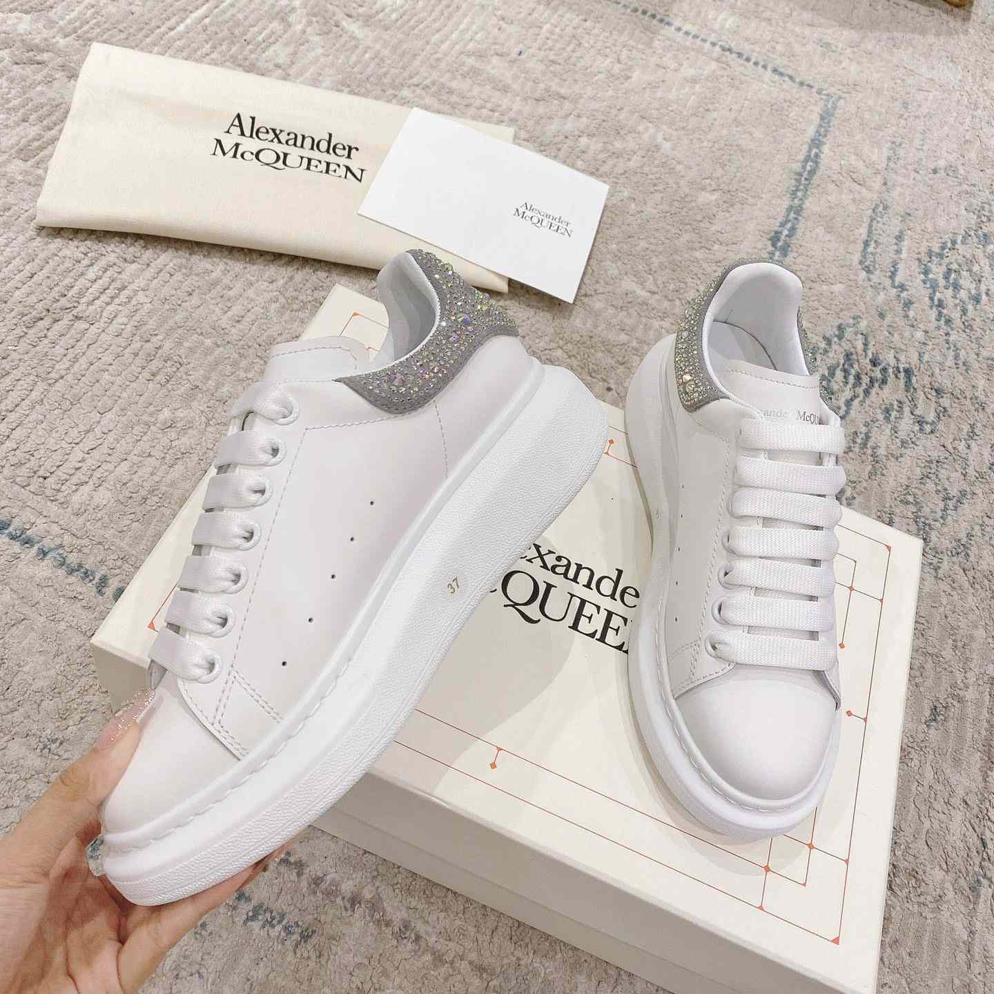 Alexander Mqueen Oversized Sneaker In White - DesignerGu