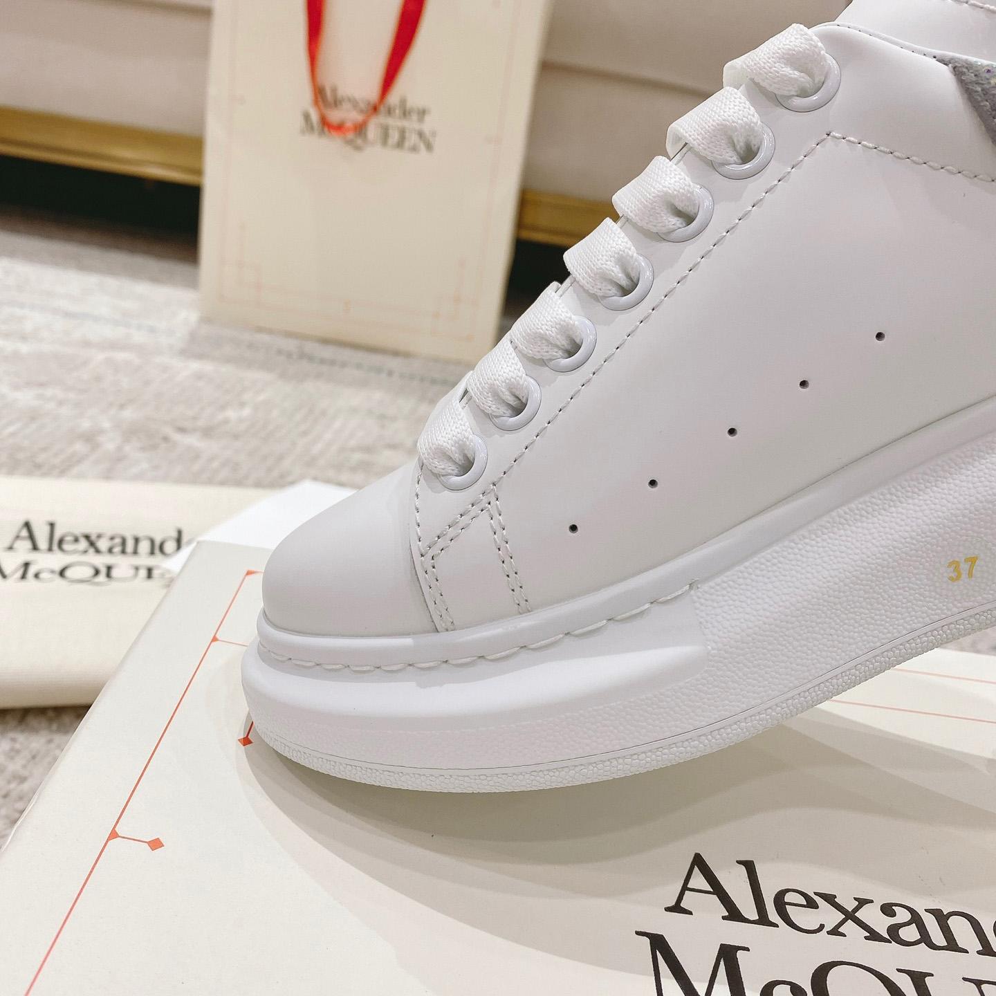 Alexander Mqueen Oversized Sneaker In White - DesignerGu