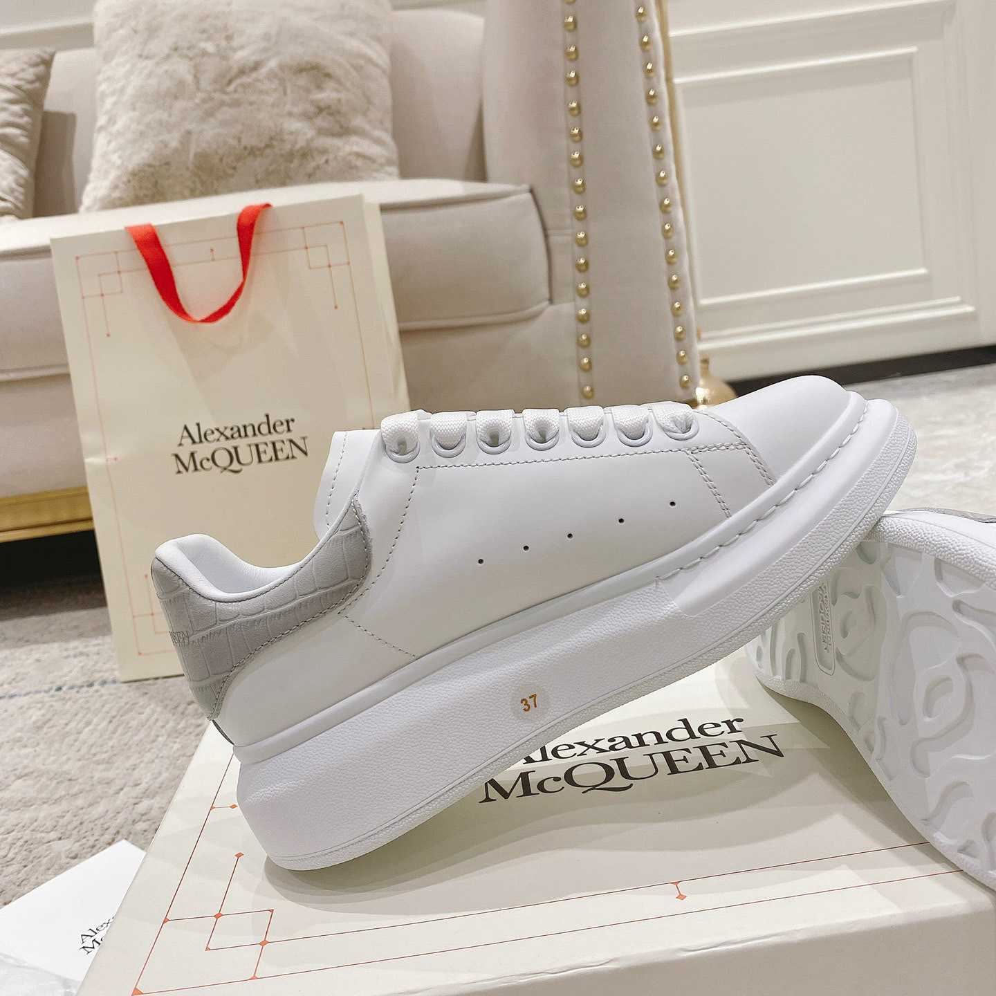 Alexander Mqueen Oversized Sneaker In White/Grey - DesignerGu