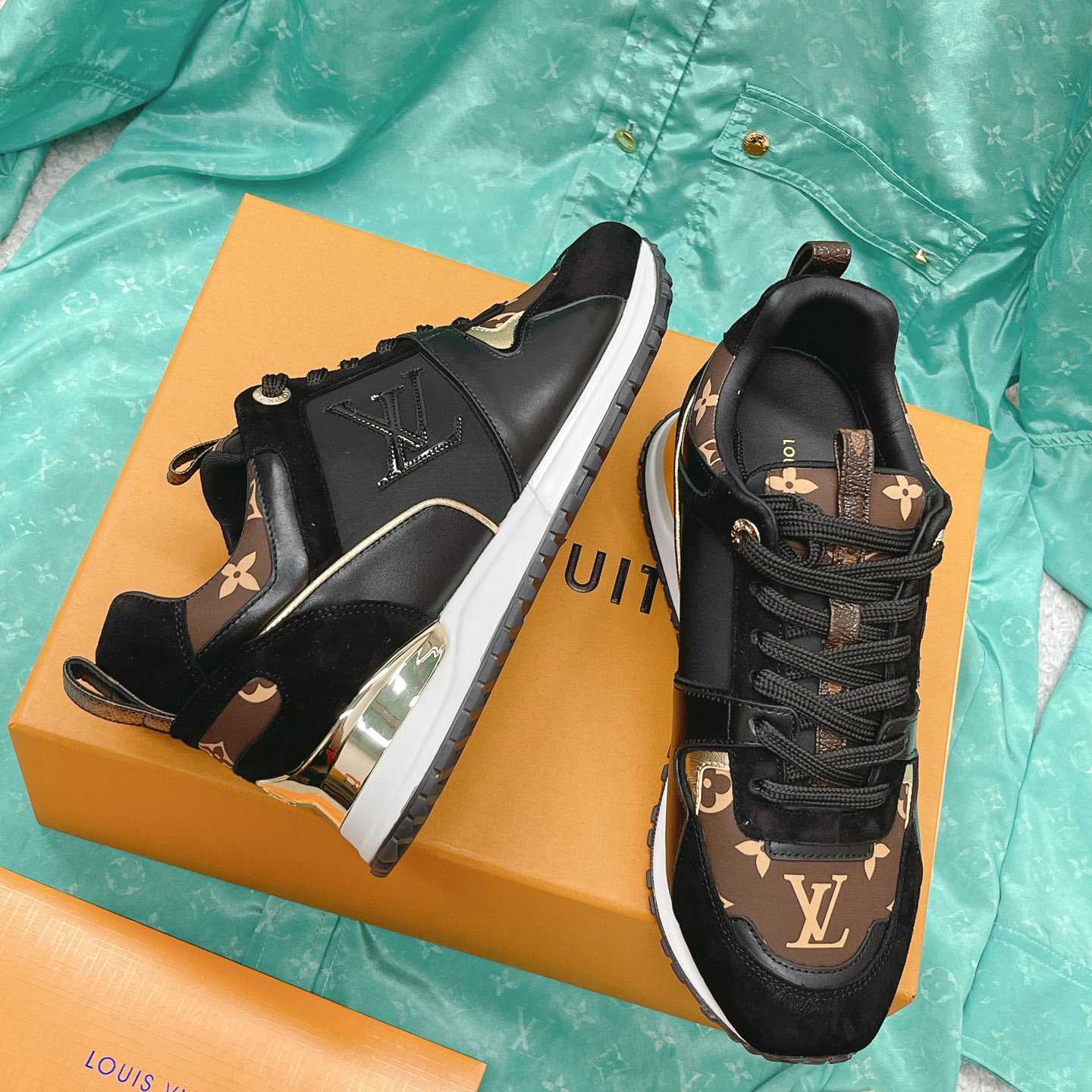 Louis Vuitton Run Away Sneaker      1AAP3D - DesignerGu