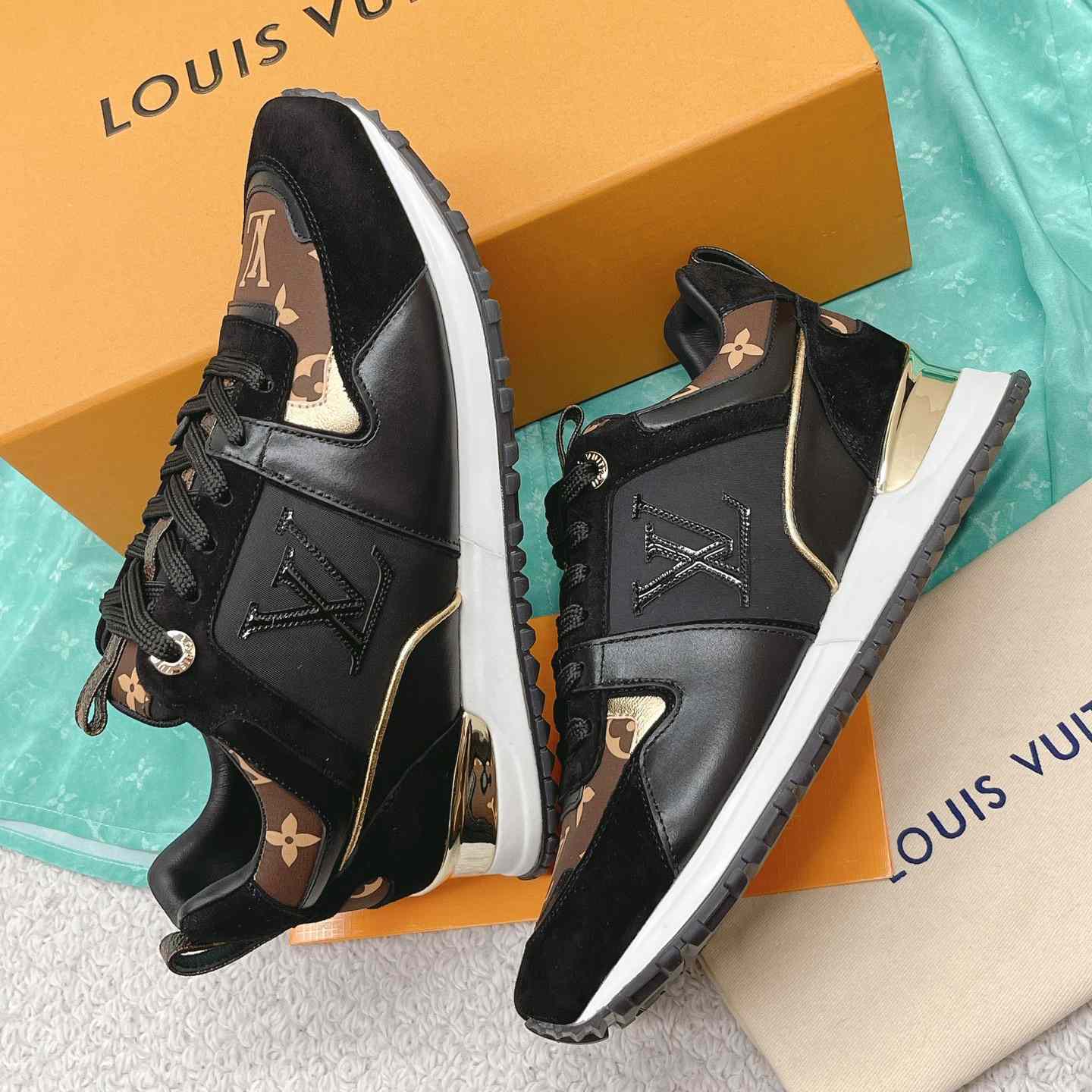 Louis Vuitton Run Away Sneaker      1AAP3D - DesignerGu