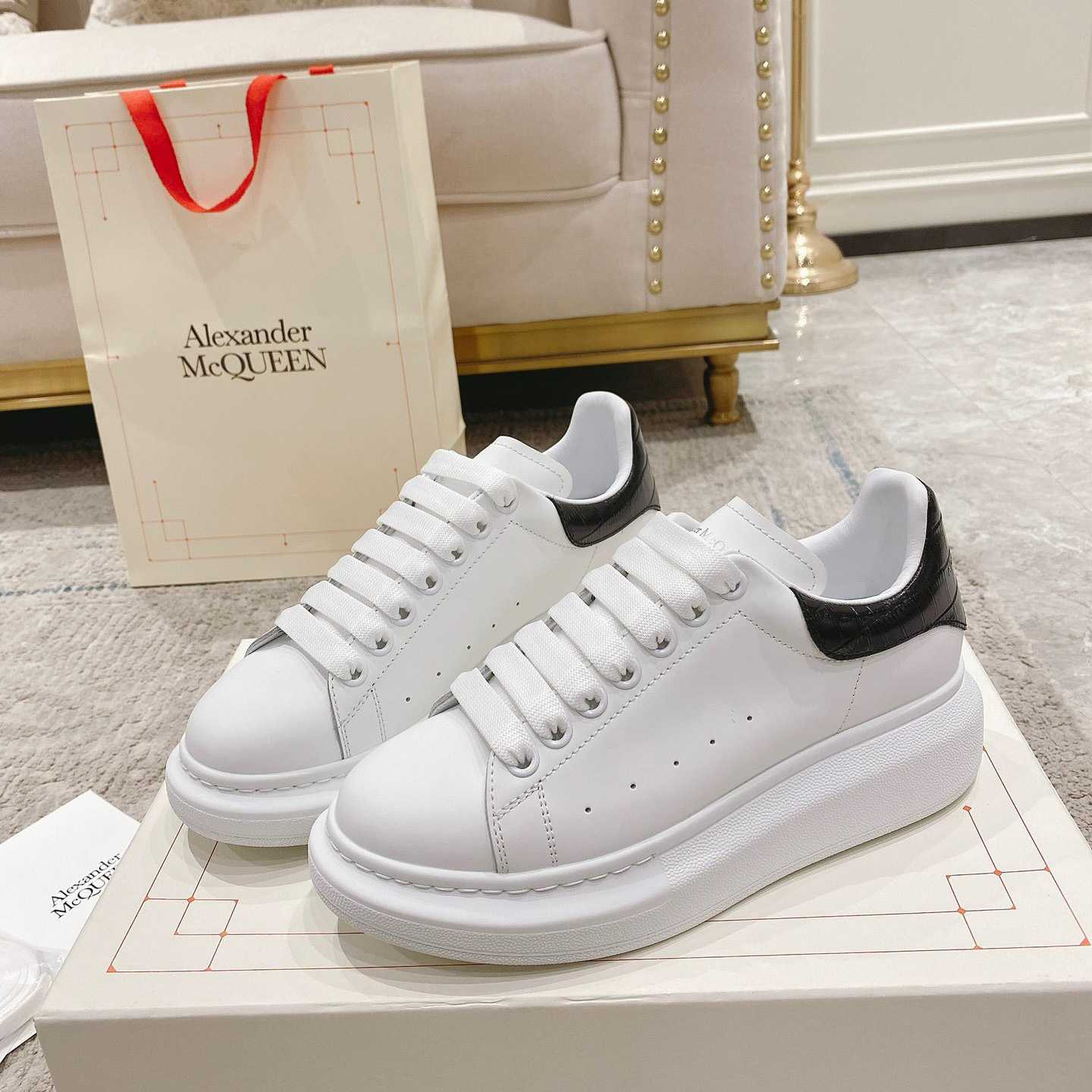 Alexander Mqueen Oversized Sneaker In White/Black - DesignerGu