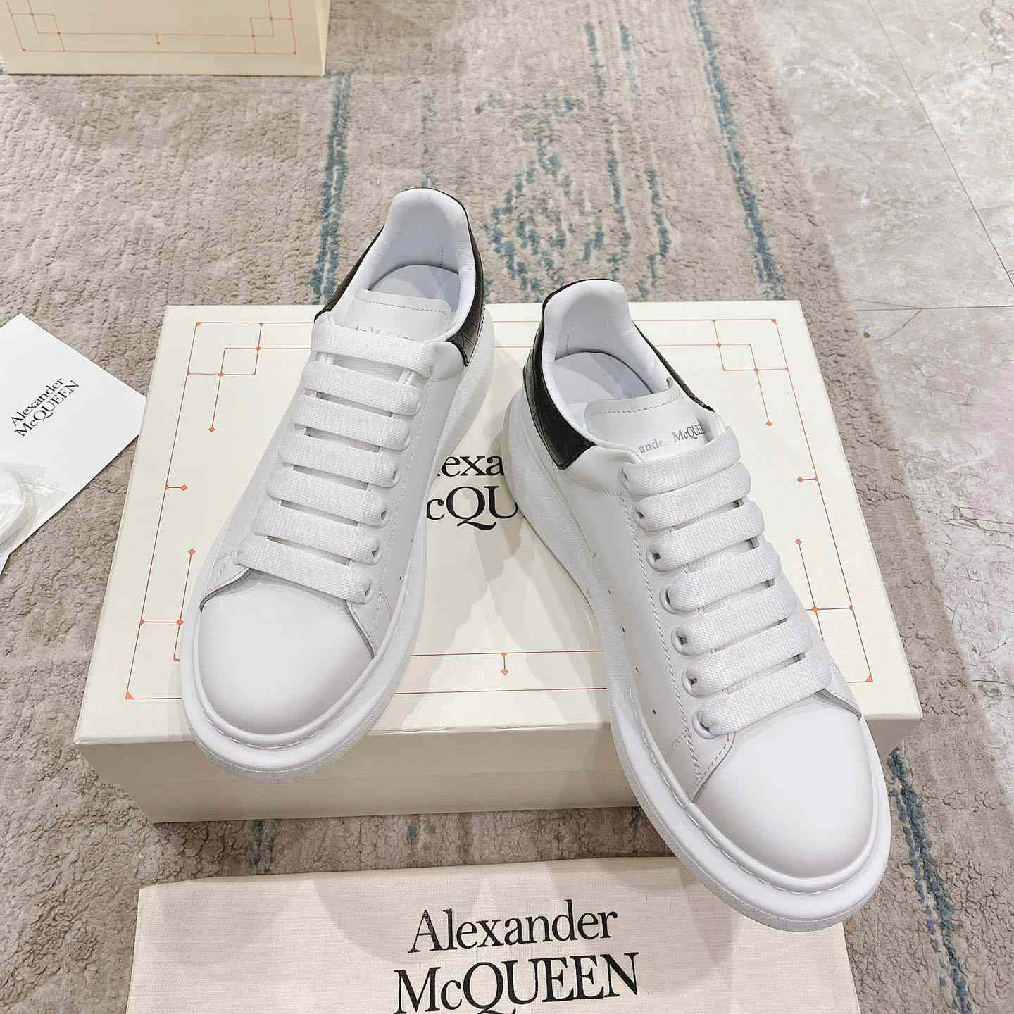 Alexander Mqueen Oversized Sneaker In White/Black - DesignerGu