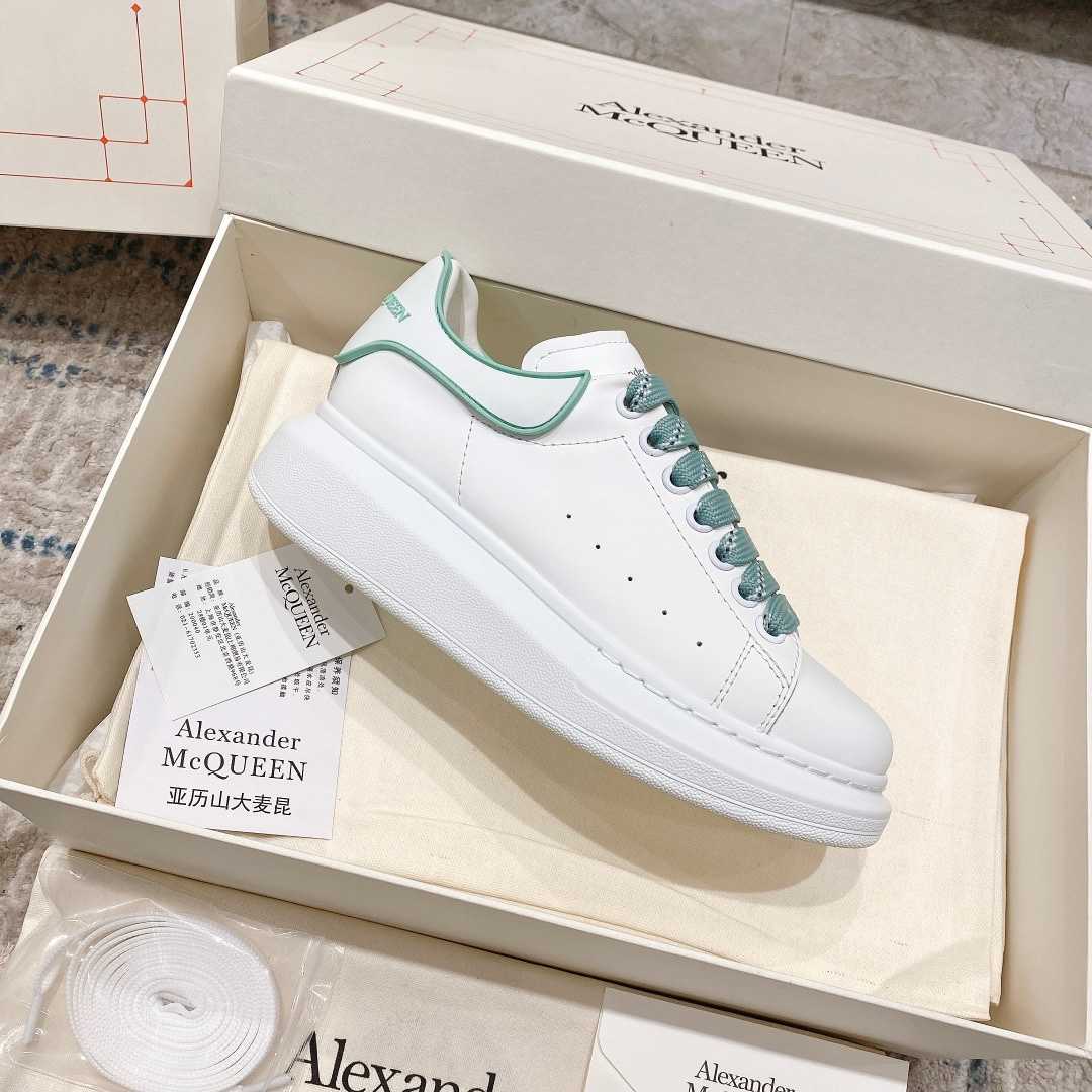 Alexander Mqueen Oversized Sneaker In White - DesignerGu