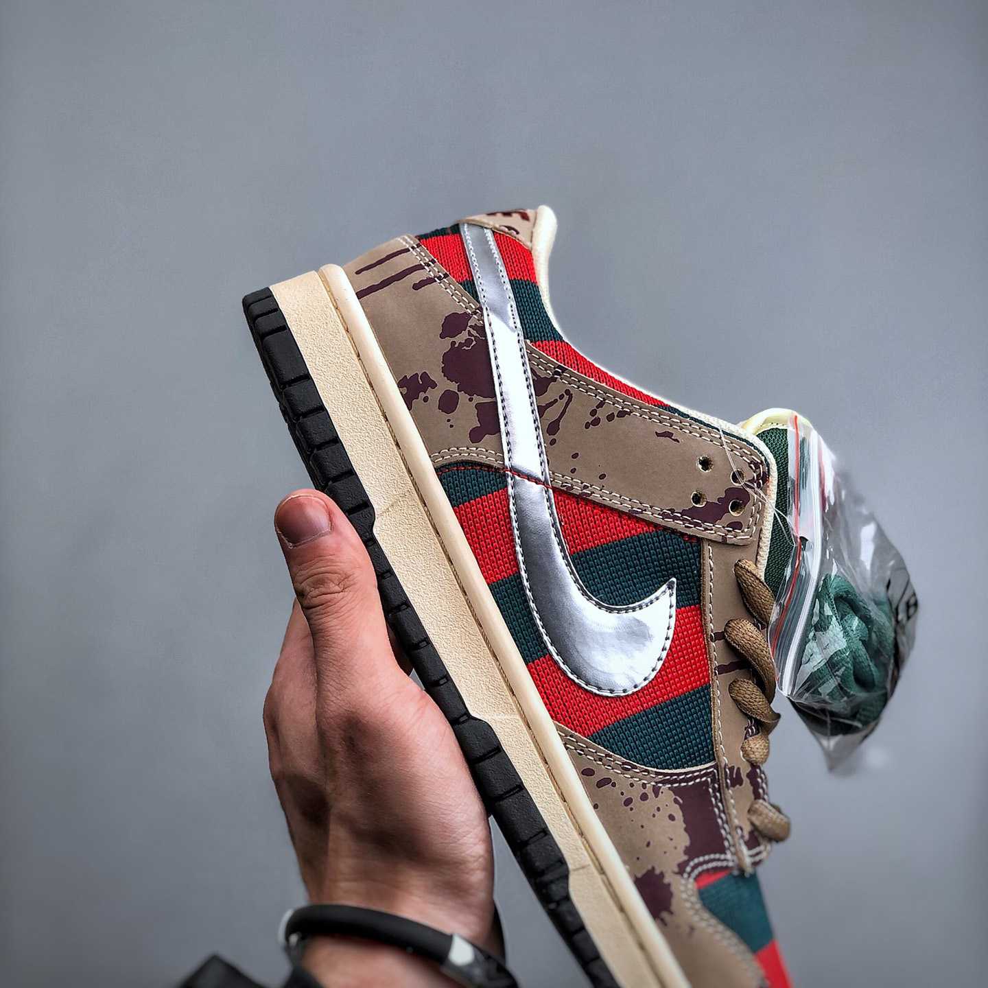 Nike Dunk SB Low Freddy Krueger Sneakers     313170-202 - DesignerGu