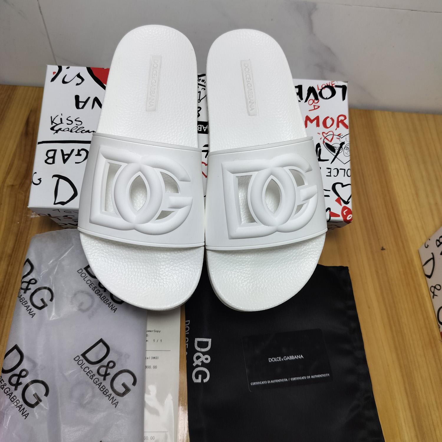 Dolce & Gabbana Rubber Beachwear Slides With DG Millennials Logo - DesignerGu