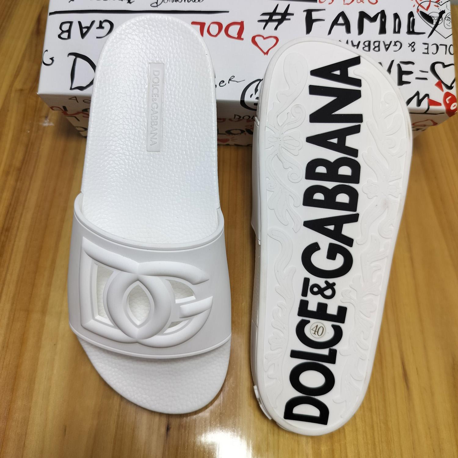 Dolce & Gabbana Rubber Beachwear Slides With DG Millennials Logo - DesignerGu