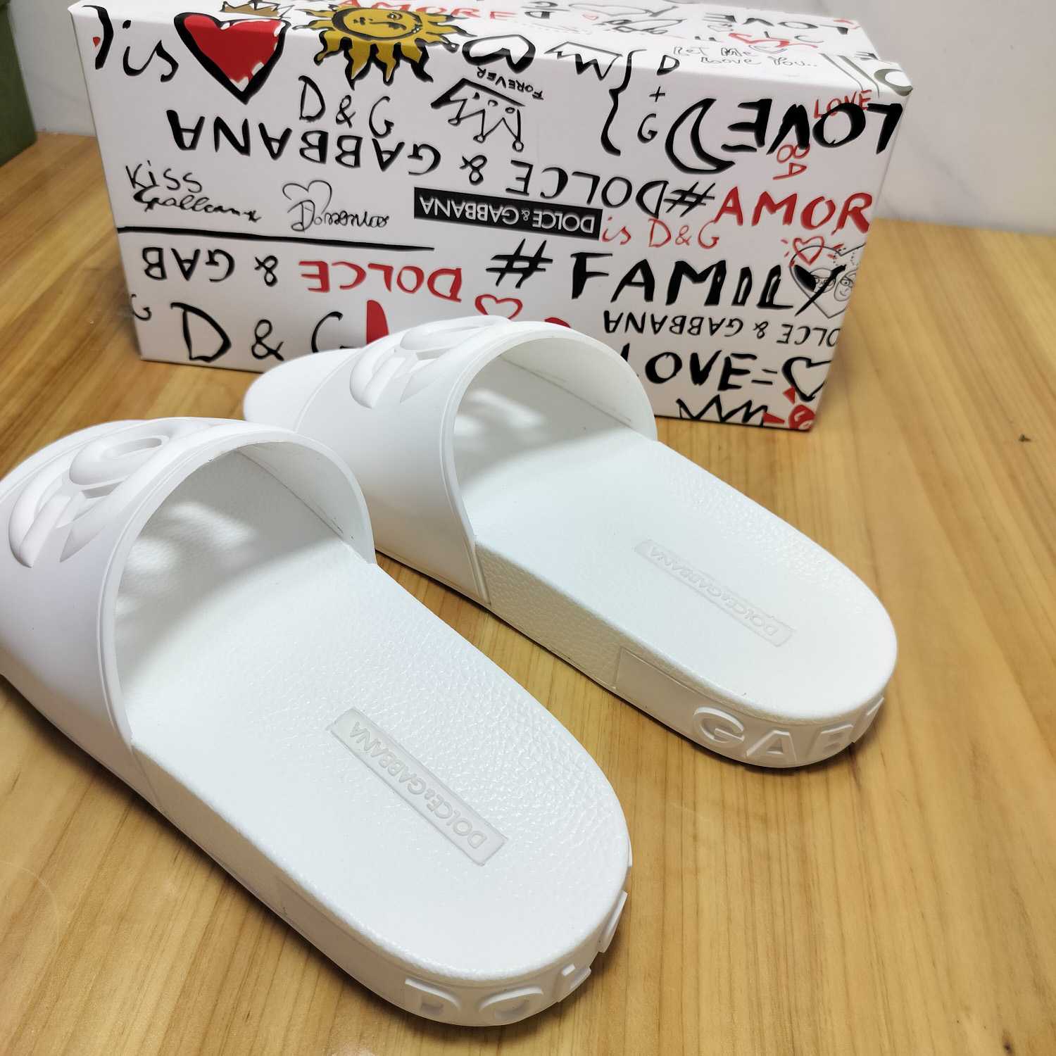 Dolce & Gabbana Rubber Beachwear Slides With DG Millennials Logo - DesignerGu