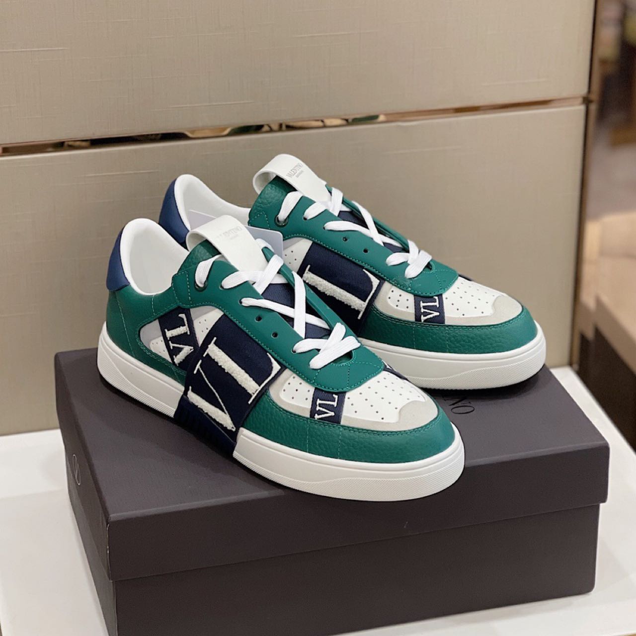 Valenti Garavani VL7N Low-Top Sneakers - DesignerGu