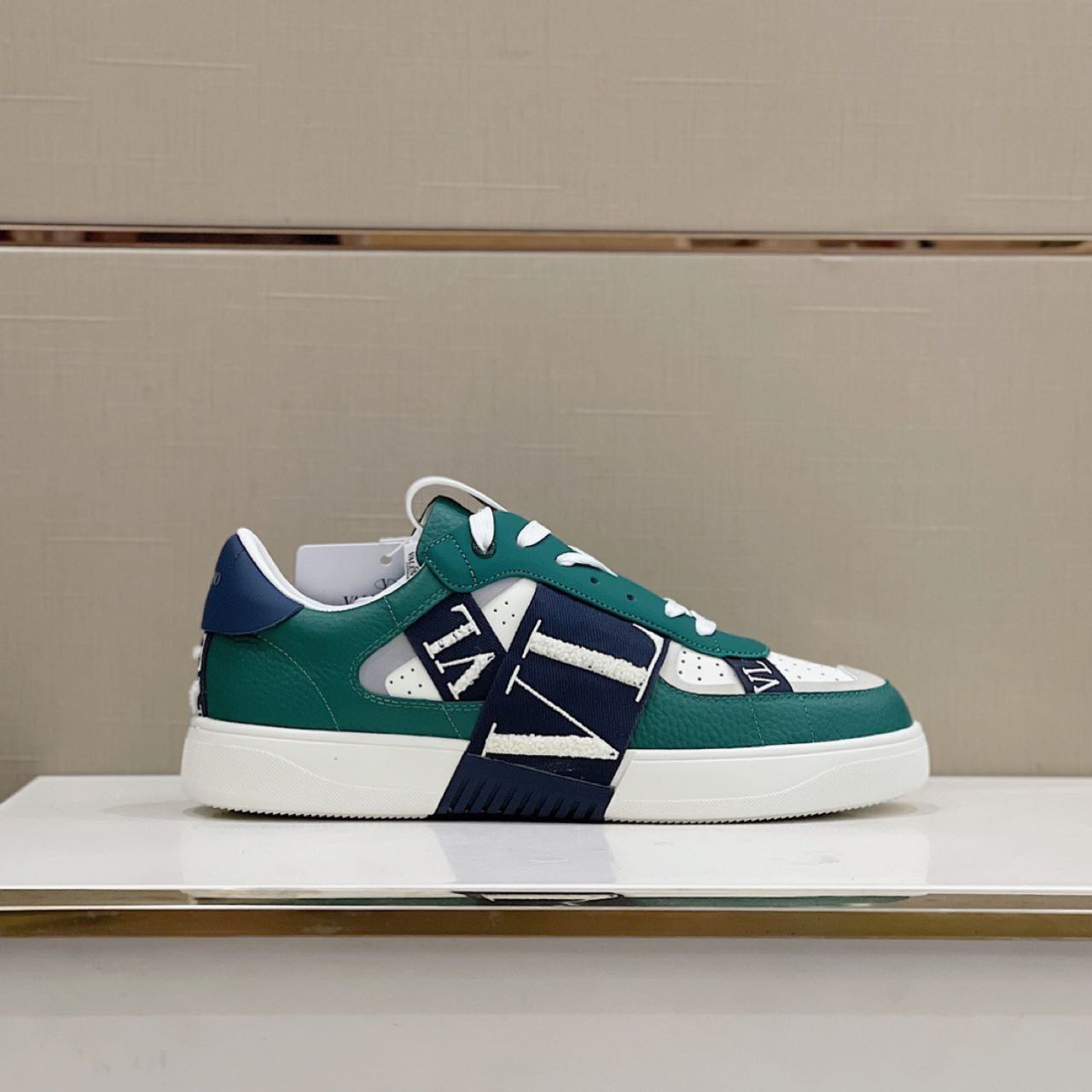 Valenti Garavani VL7N Low-Top Sneakers - DesignerGu