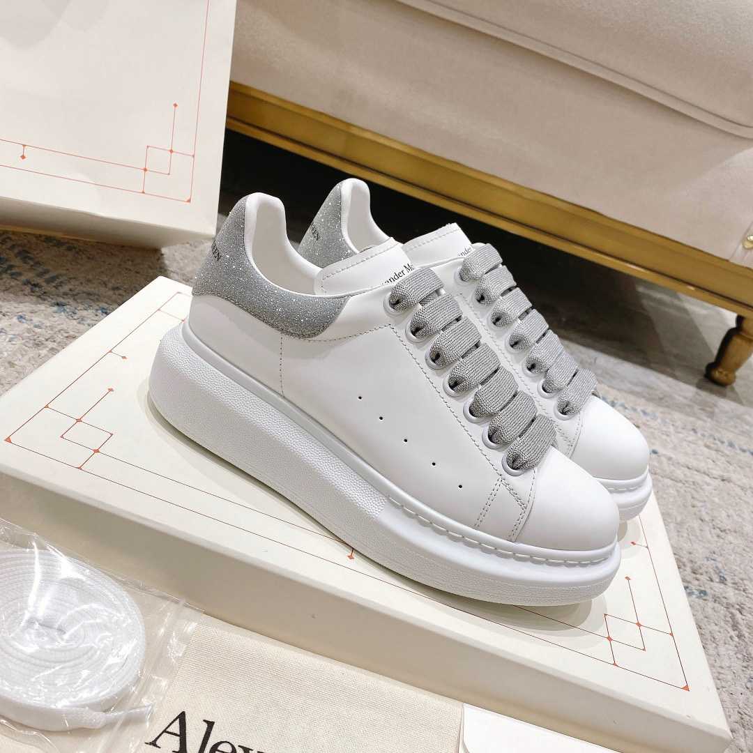 Alexander Mqueen Oversized Sneaker In White - DesignerGu