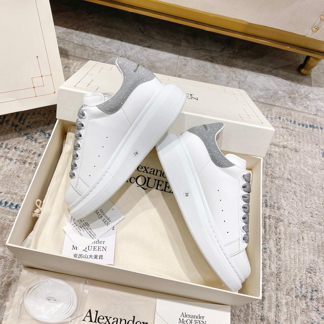 Alexander Mqueen Oversized Sneaker In White - DesignerGu