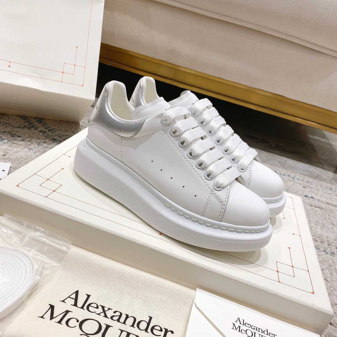 Alexander Mqueen Oversized Sneaker In White - DesignerGu