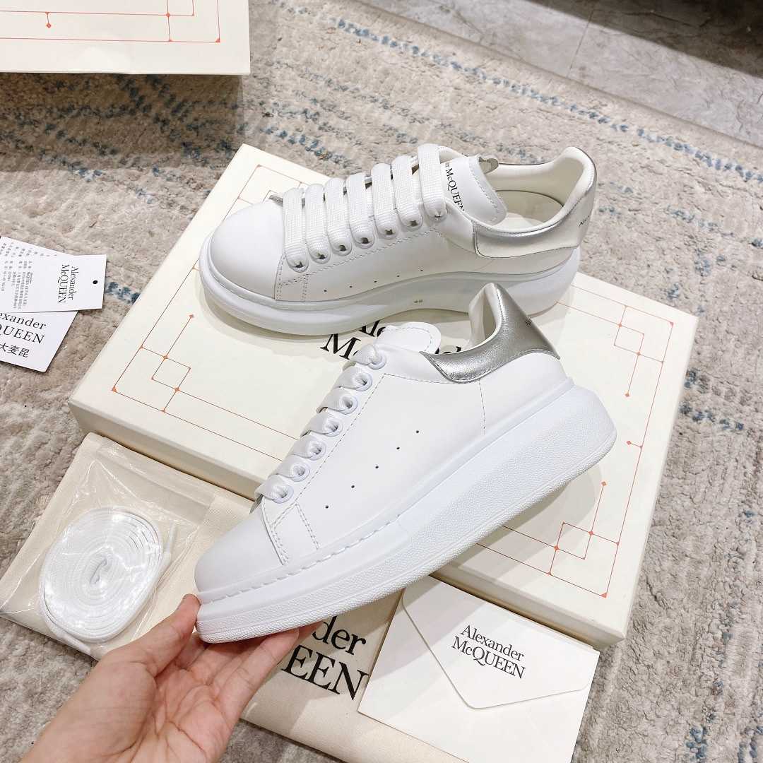 Alexander Mqueen Oversized Sneaker In White - DesignerGu