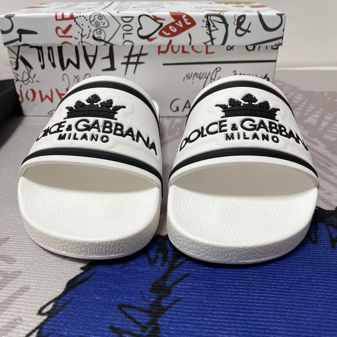 Dolce & Gabbana Logo Slides - DesignerGu