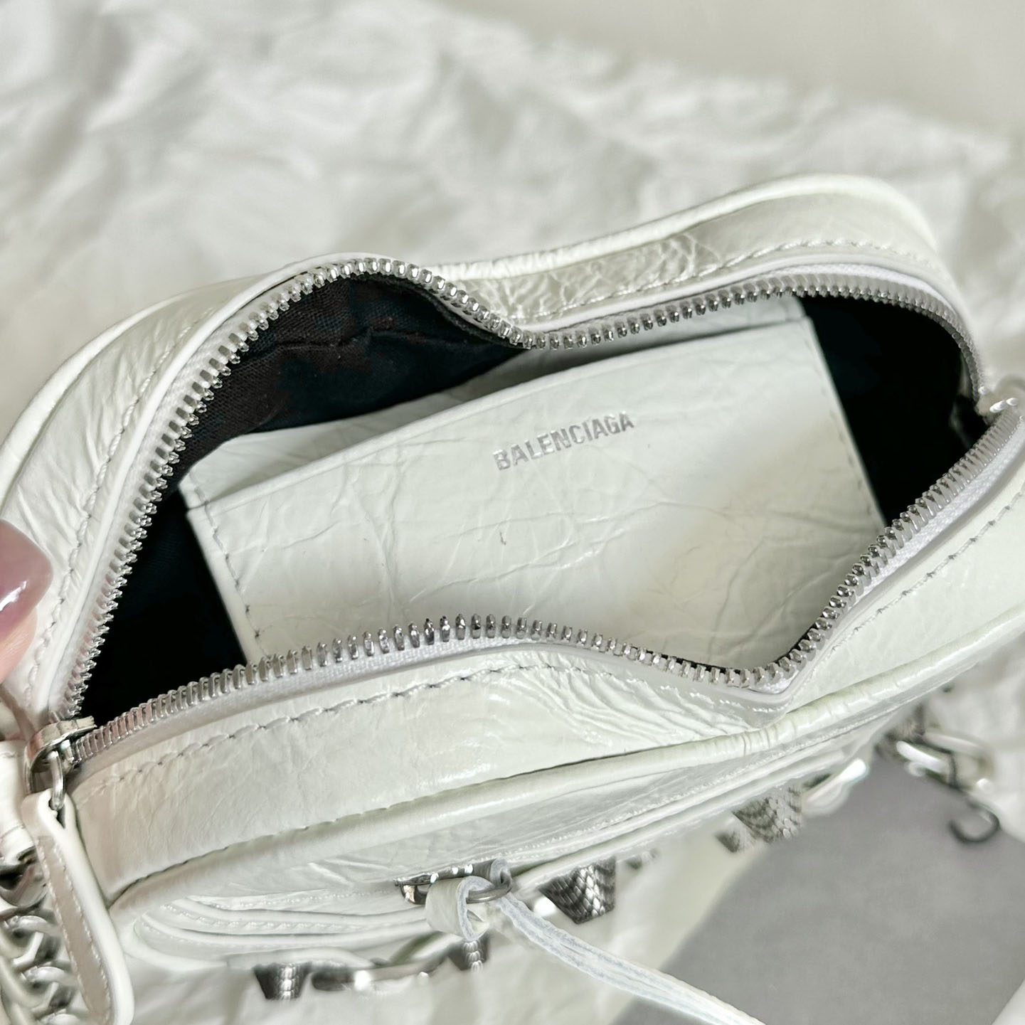 Balenciaga Le Cagole Heart Mini Bag In Optic White (16-12.7-4.5cm) - DesignerGu