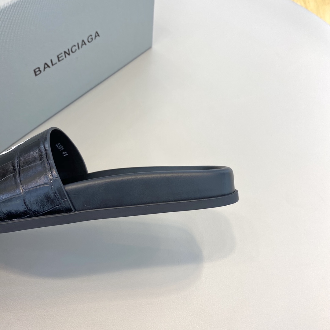 Balenciaga Pool Slide Sandal  - DesignerGu