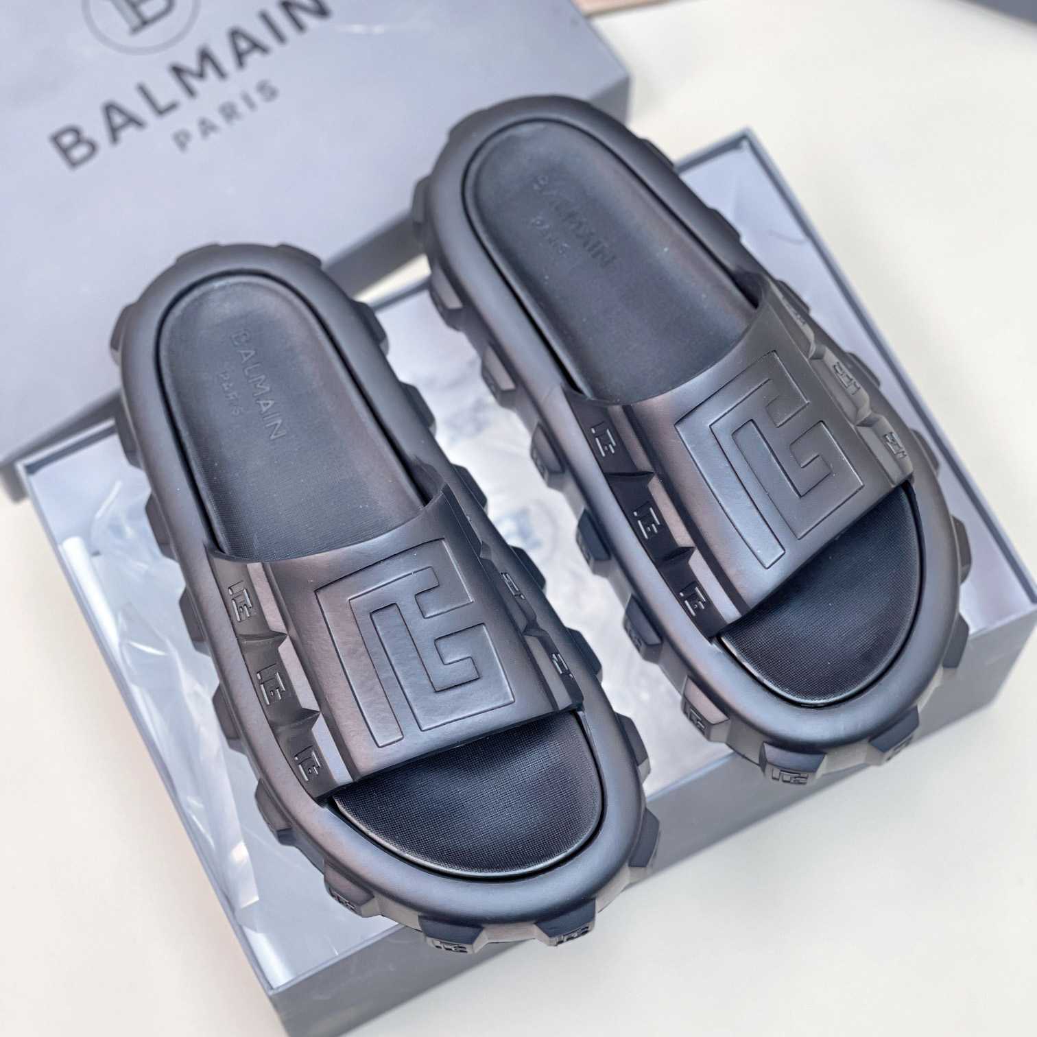 Balmain Ari Flat Mules - DesignerGu