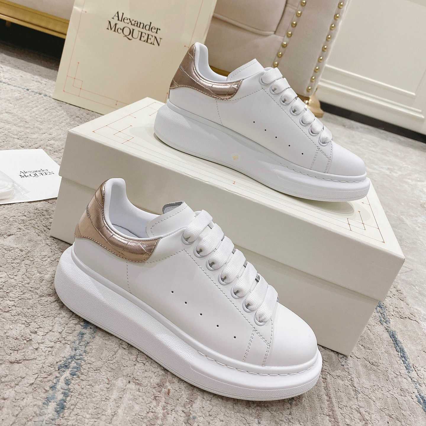 Alexander Mqueen Oversized Sneaker In White - DesignerGu