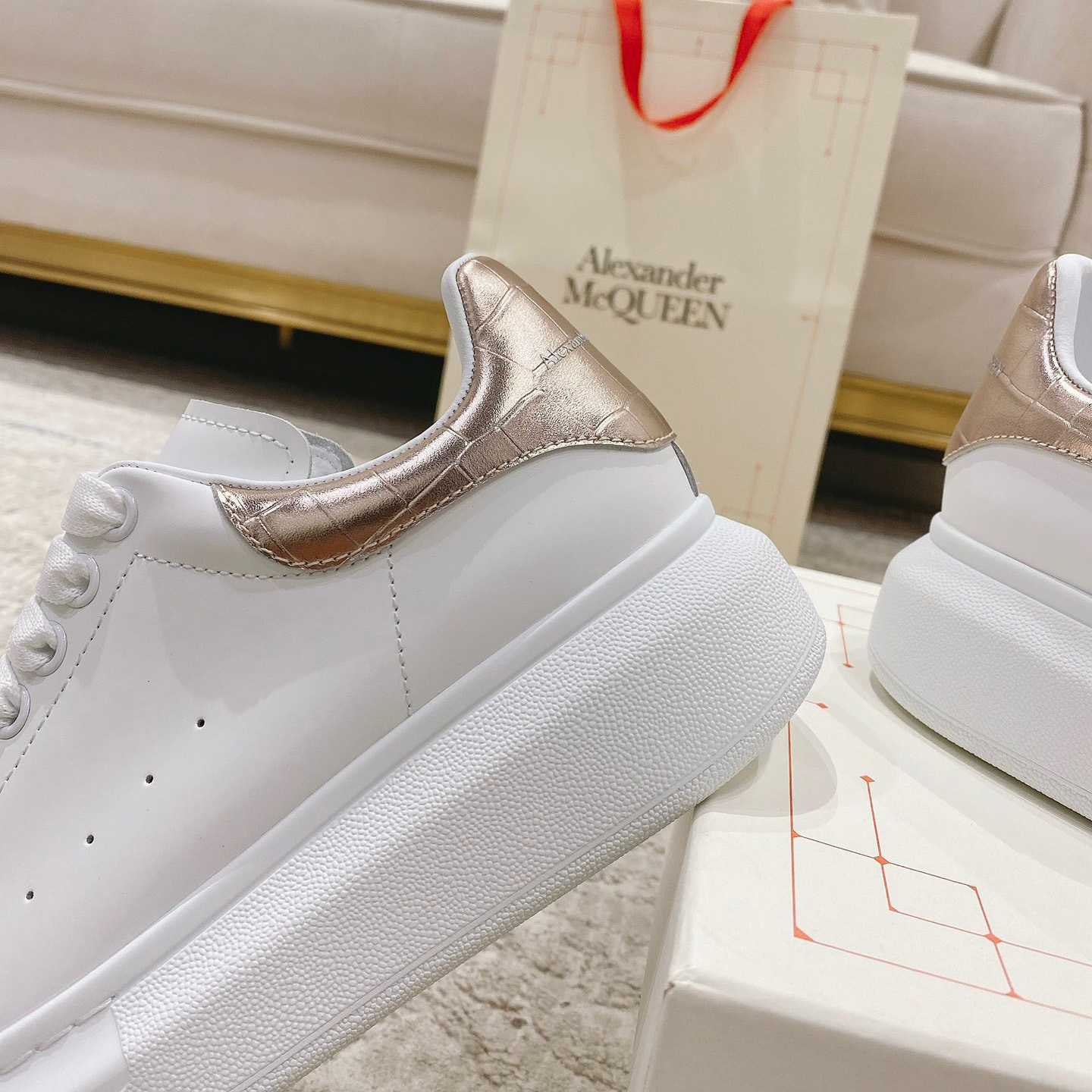 Alexander Mqueen Oversized Sneaker In White - DesignerGu