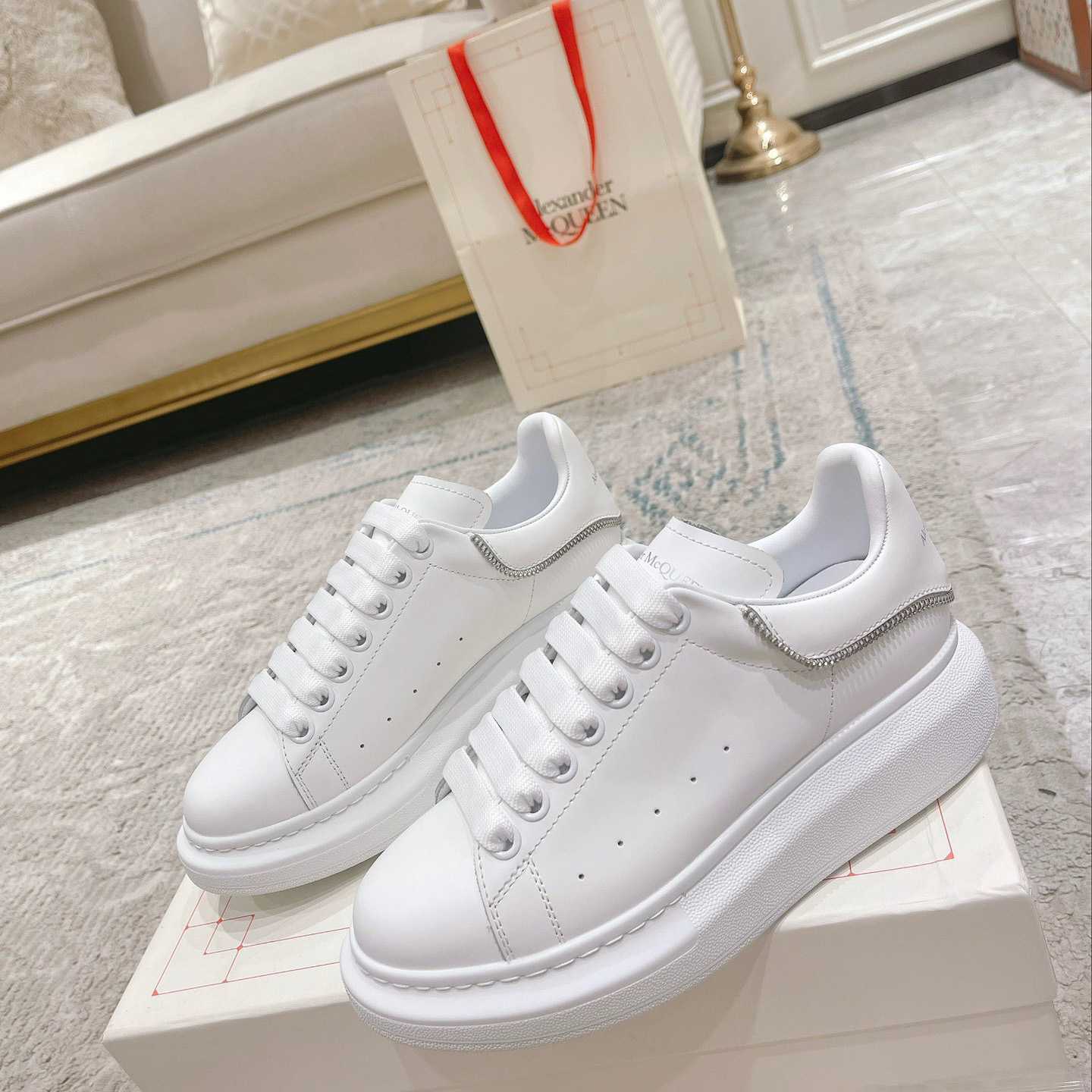 Alexander Mqueen Oversized Sneaker In White - DesignerGu