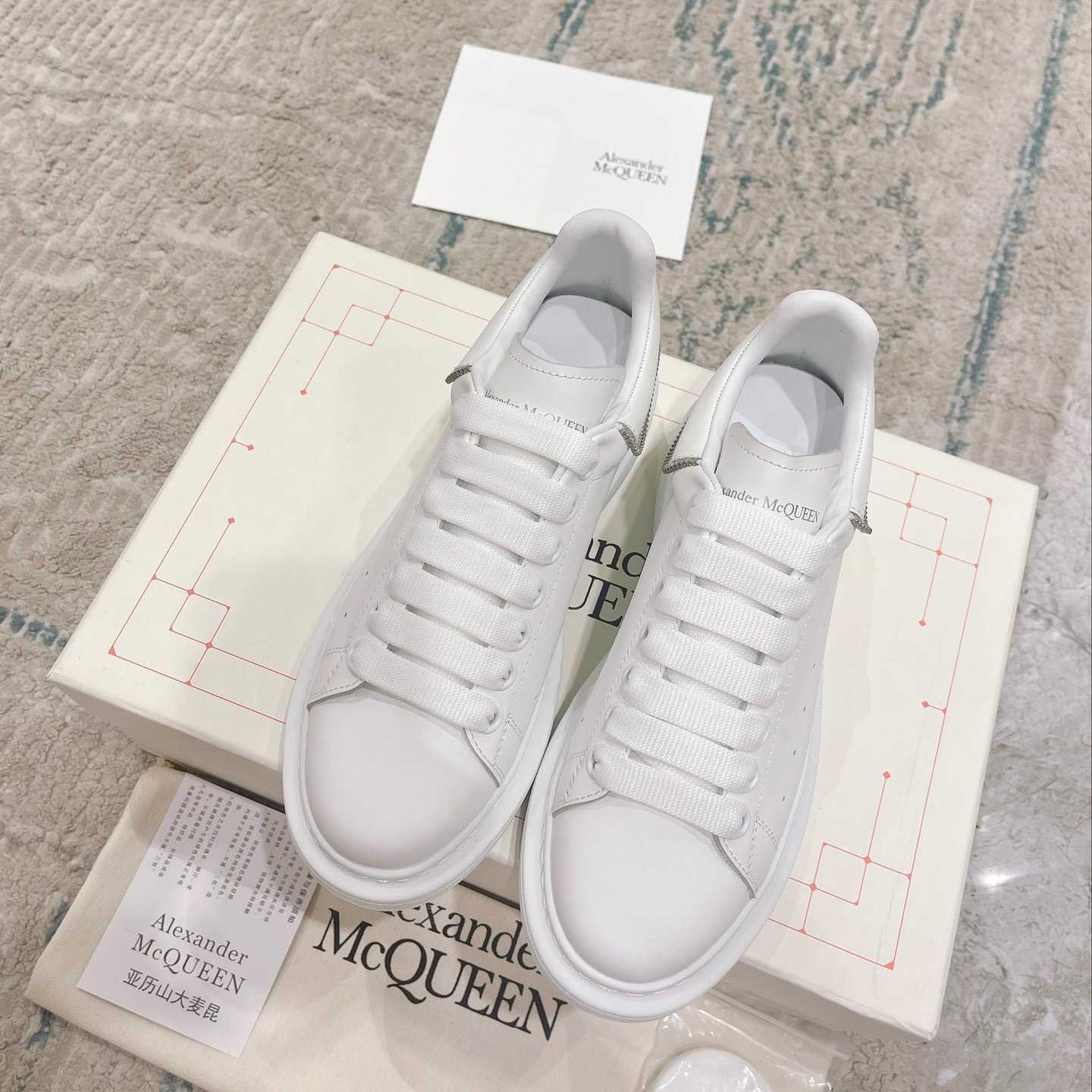 Alexander Mqueen Oversized Sneaker In White - DesignerGu