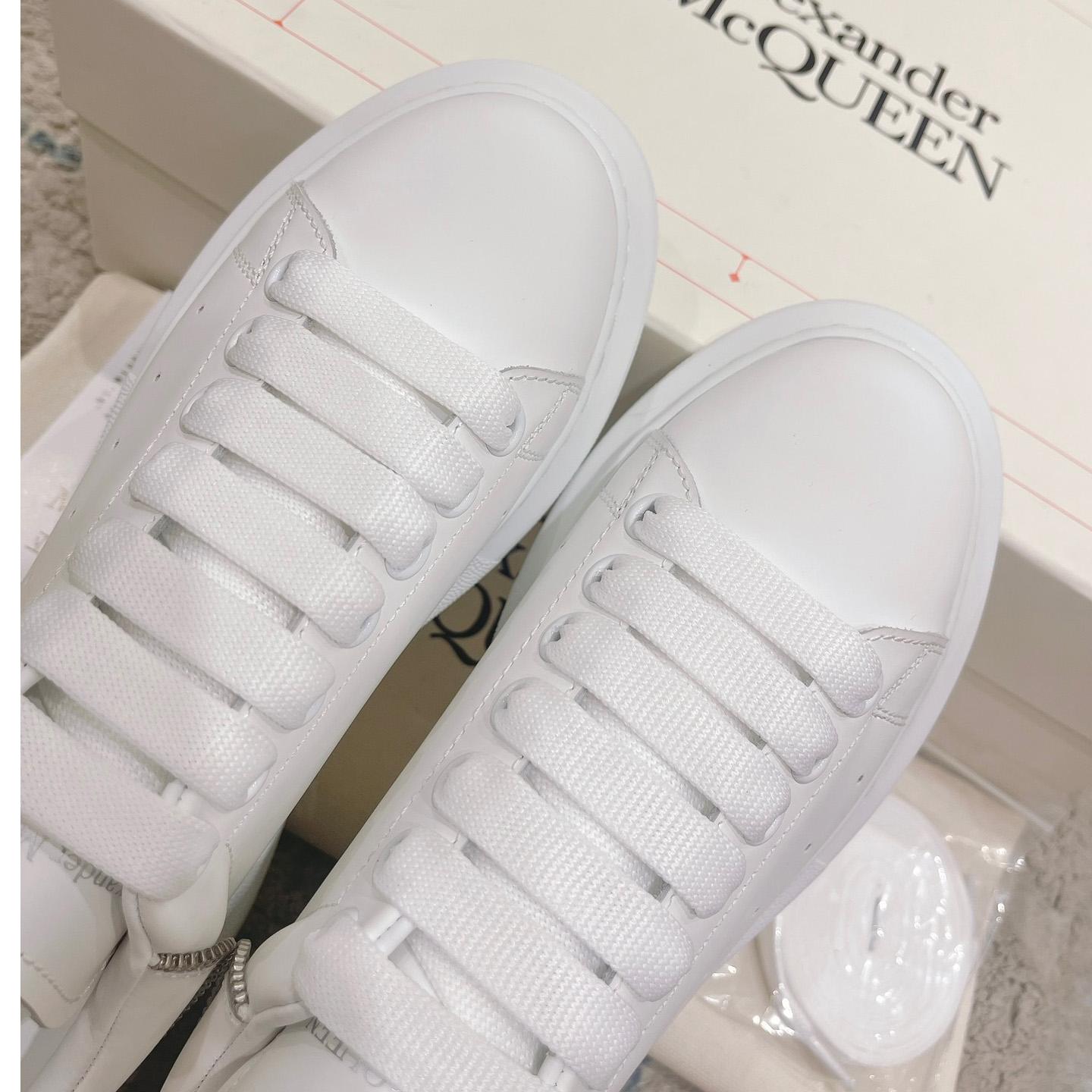 Alexander Mqueen Oversized Sneaker In White - DesignerGu