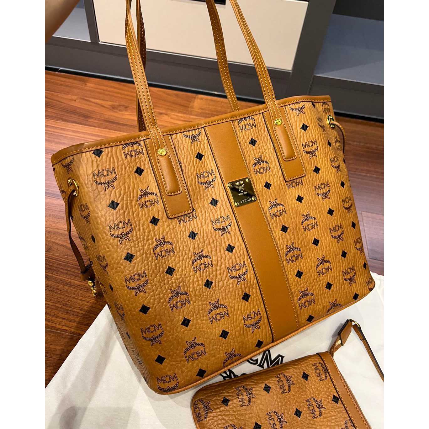 MCM Reversible Liz Shopper In Visetos  - DesignerGu