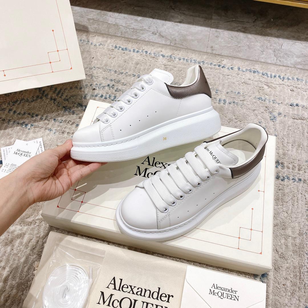 Alexander Mqueen Oversized Sneaker In White - DesignerGu