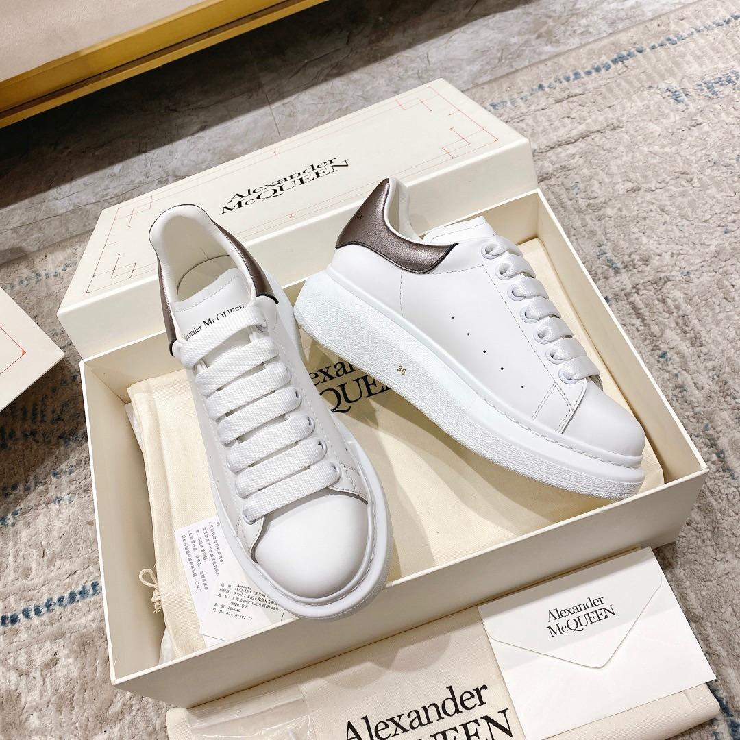 Alexander Mqueen Oversized Sneaker In White - DesignerGu