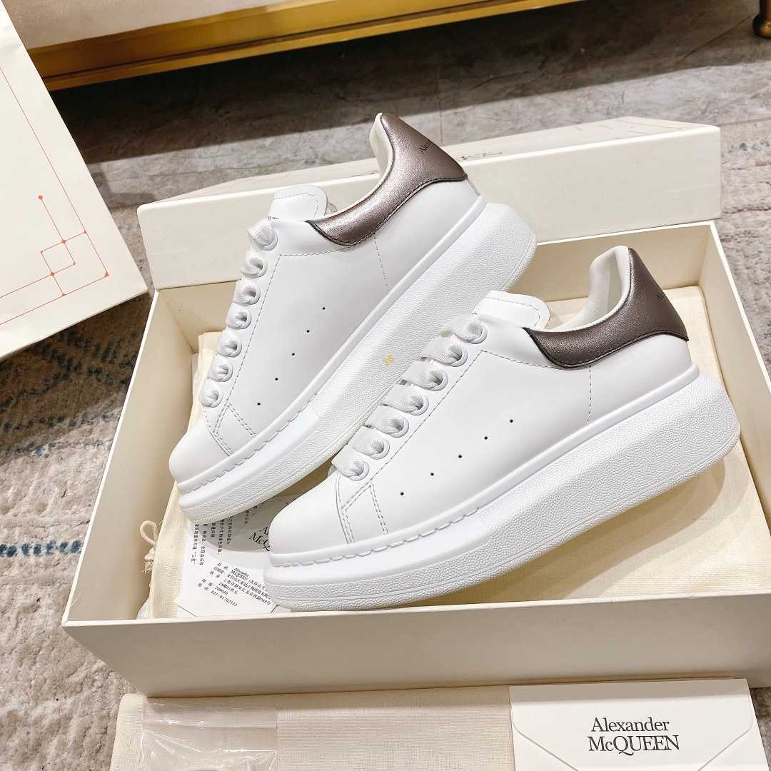 Alexander Mqueen Oversized Sneaker In White - DesignerGu