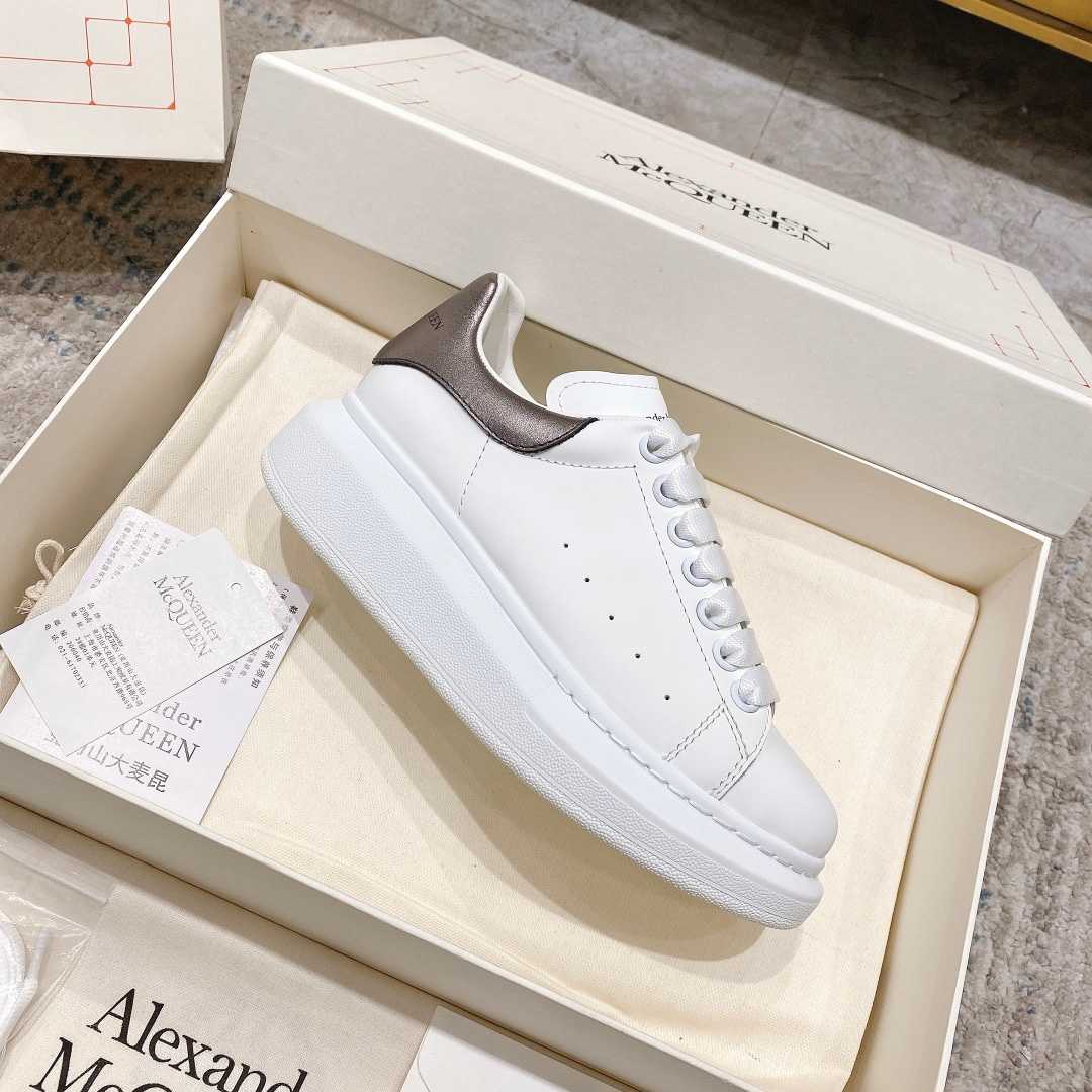 Alexander Mqueen Oversized Sneaker In White - DesignerGu