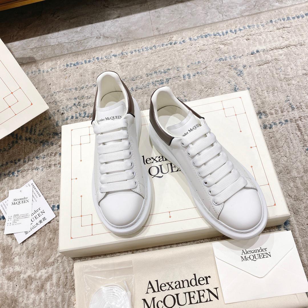 Alexander Mqueen Oversized Sneaker In White - DesignerGu