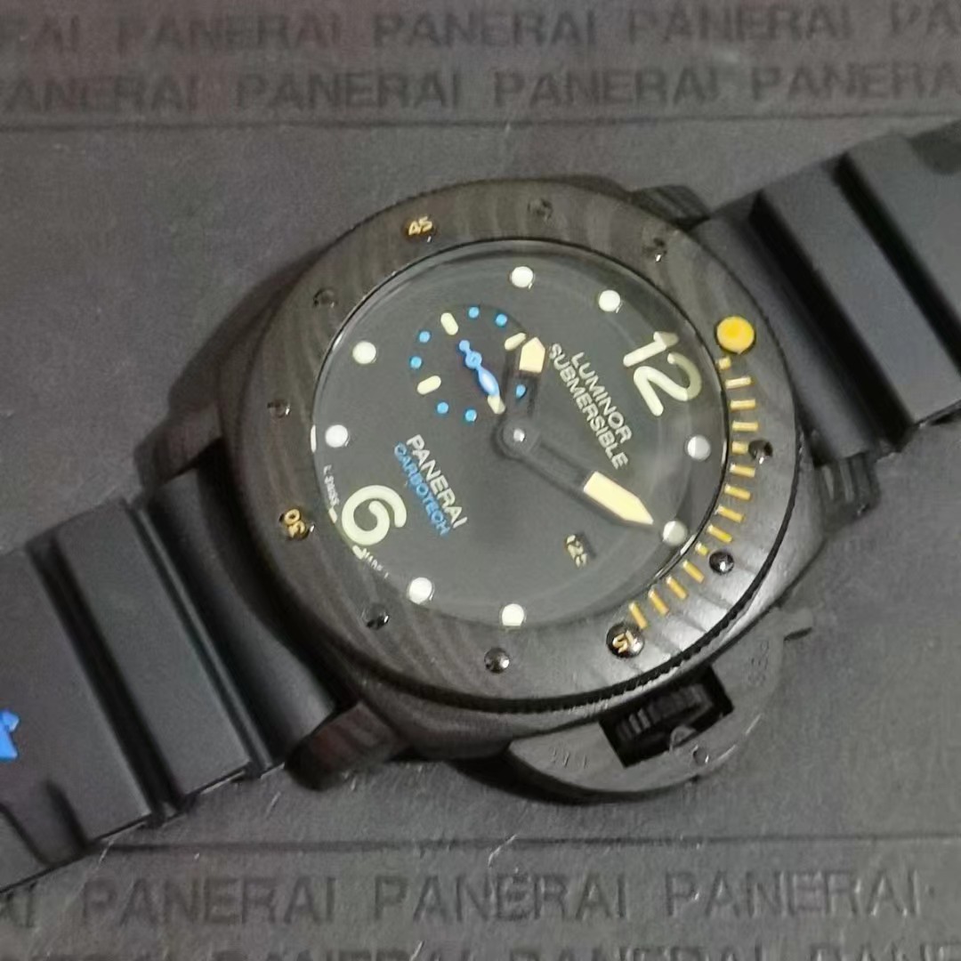 Panerai Submersible Carbotech™ - DesignerGu