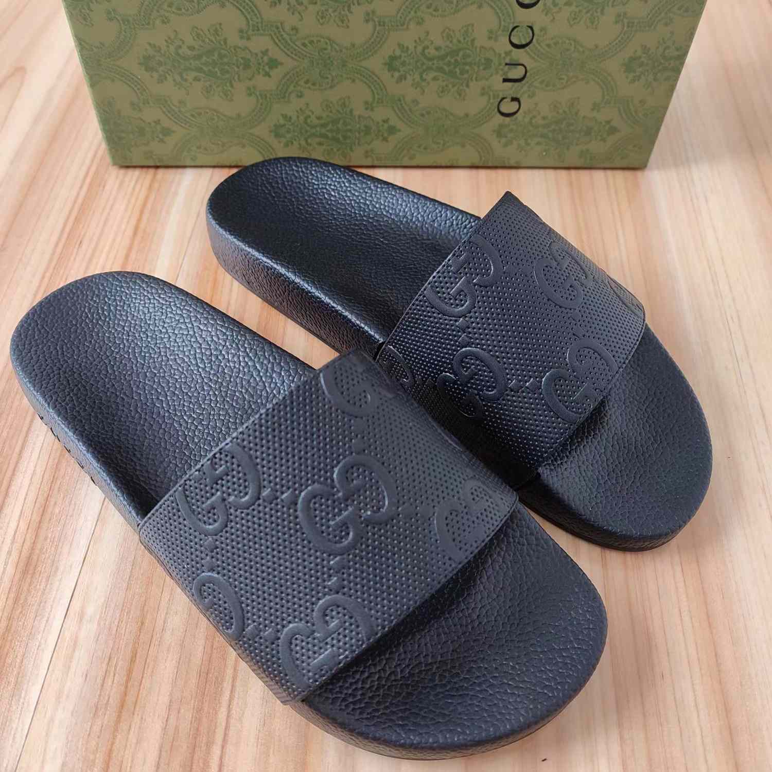 Gucci GG Slide Sandal - DesignerGu