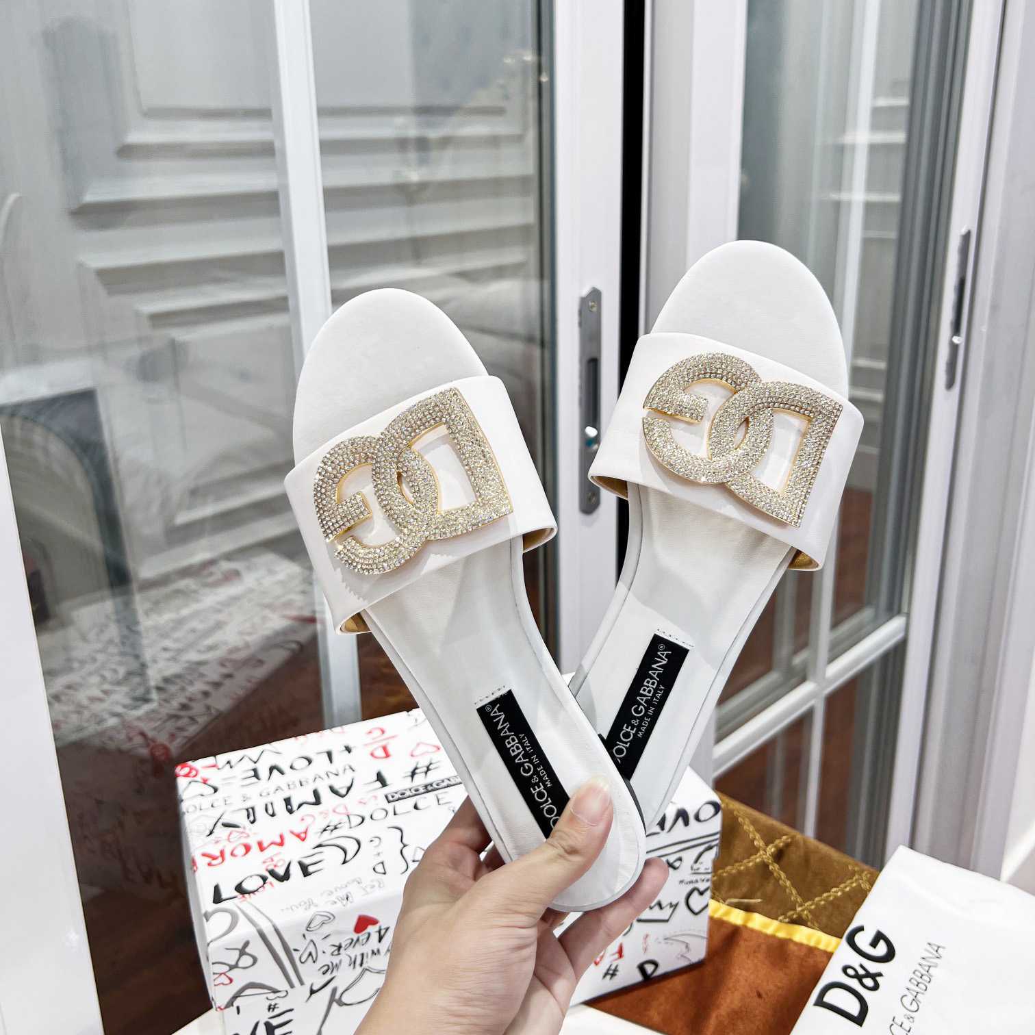 Dolce & Gabbana Calfskin Slides With DG Logo - DesignerGu