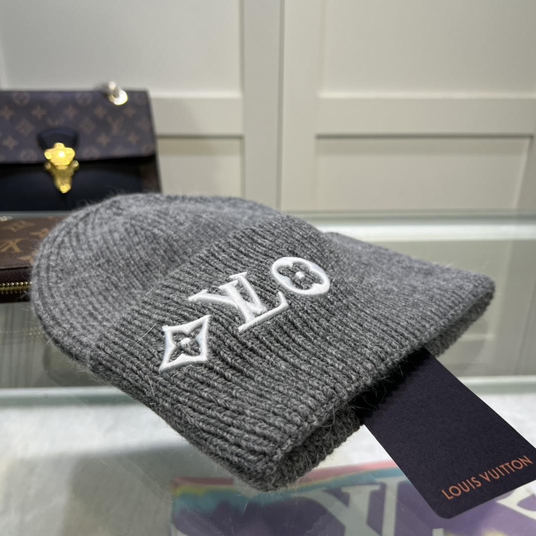 Louis Vuitton LV Headline Beanie - DesignerGu