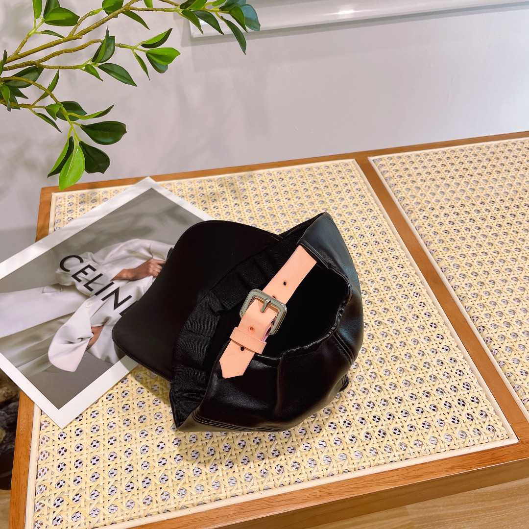 Louis Vuitton LV Pin Leather Cap    - DesignerGu