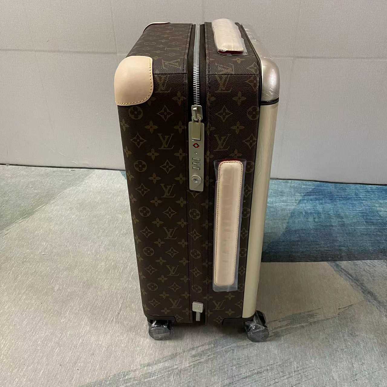 Louis Vuitton  Luggage - DesignerGu